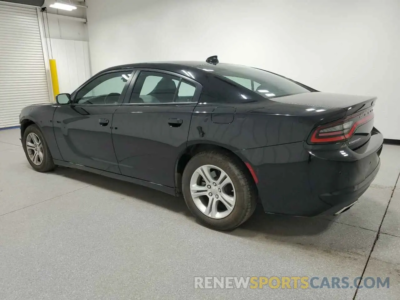 2 fotografías del automóvil dañado 2C3CDXBG4PH592453 DODGE CHARGER 2023