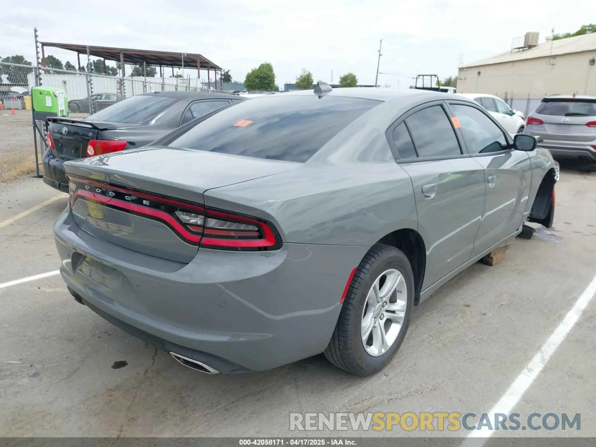 4 fotografías del automóvil dañado 2C3CDXBG4PH703423 DODGE CHARGER 2023
