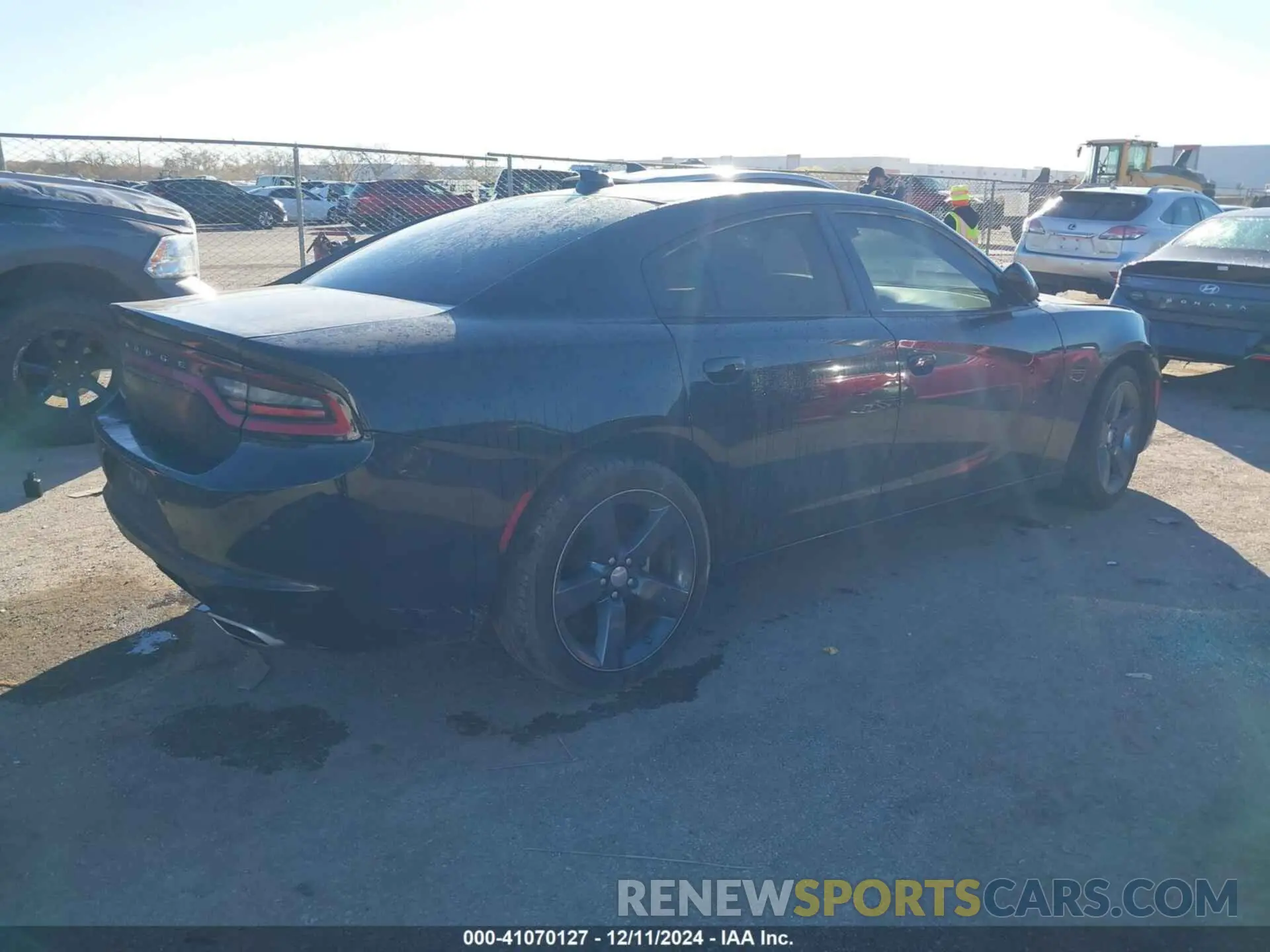 4 fotografías del automóvil dañado 2C3CDXBG5PH609759 DODGE CHARGER 2023