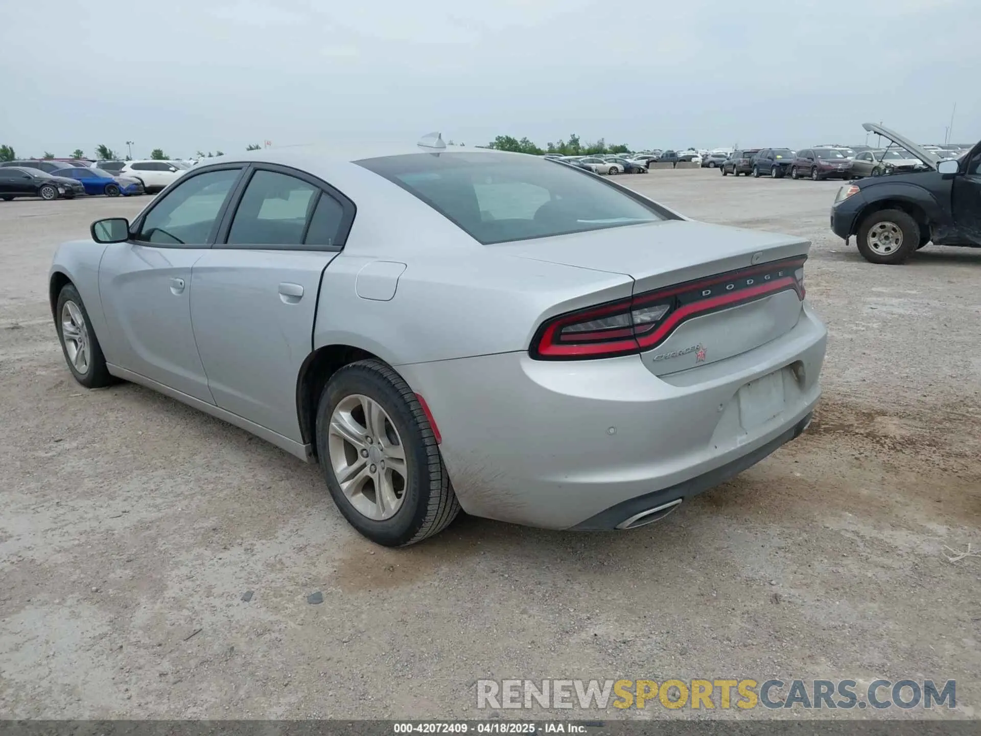 3 fotografías del automóvil dañado 2C3CDXBG5PH674174 DODGE CHARGER 2023