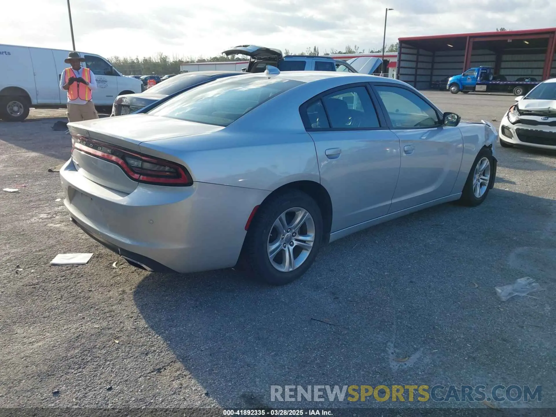 4 fotografías del automóvil dañado 2C3CDXBG6PH564153 DODGE CHARGER 2023