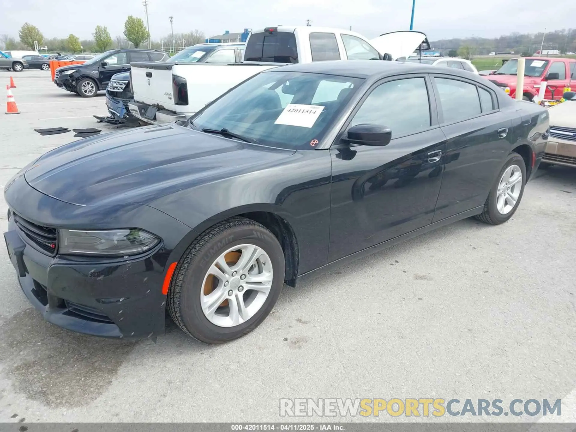 2 fotografías del automóvil dañado 2C3CDXBG7PH530075 DODGE CHARGER 2023
