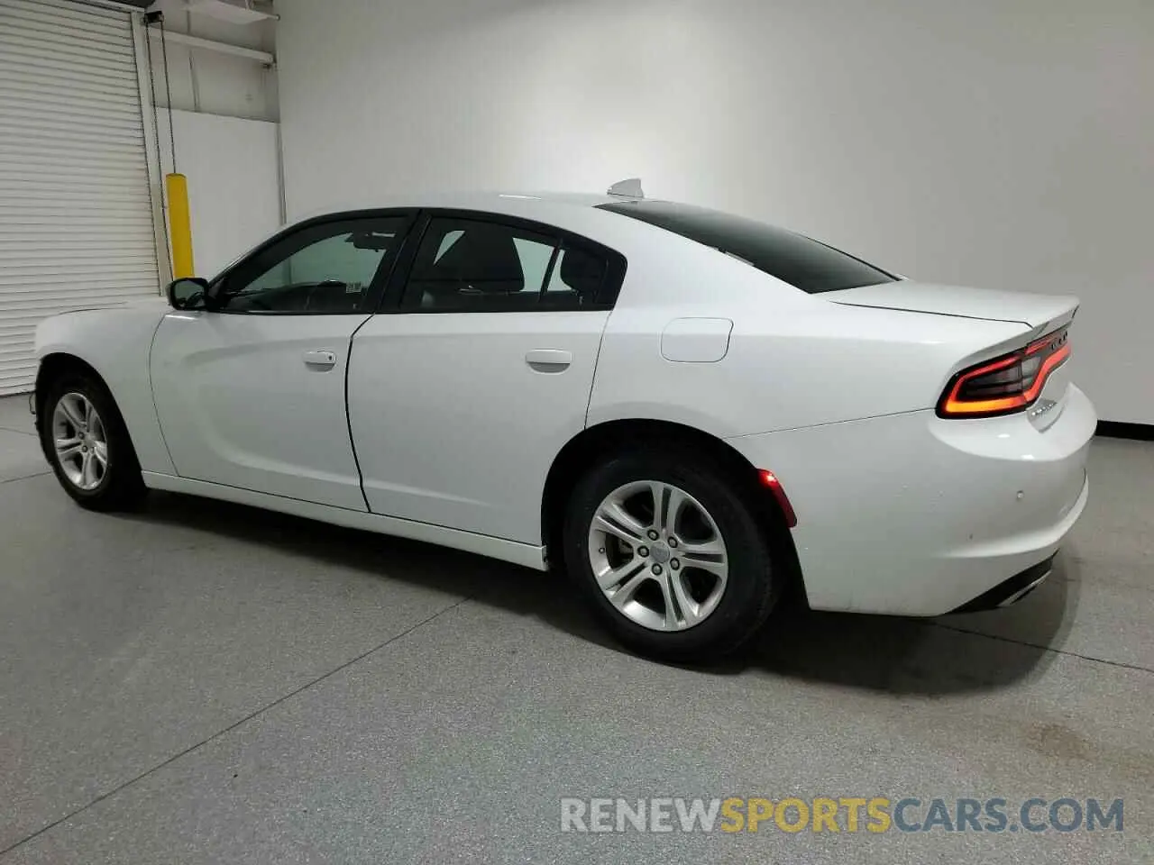 2 fotografías del automóvil dañado 2C3CDXBG7PH584511 DODGE CHARGER 2023