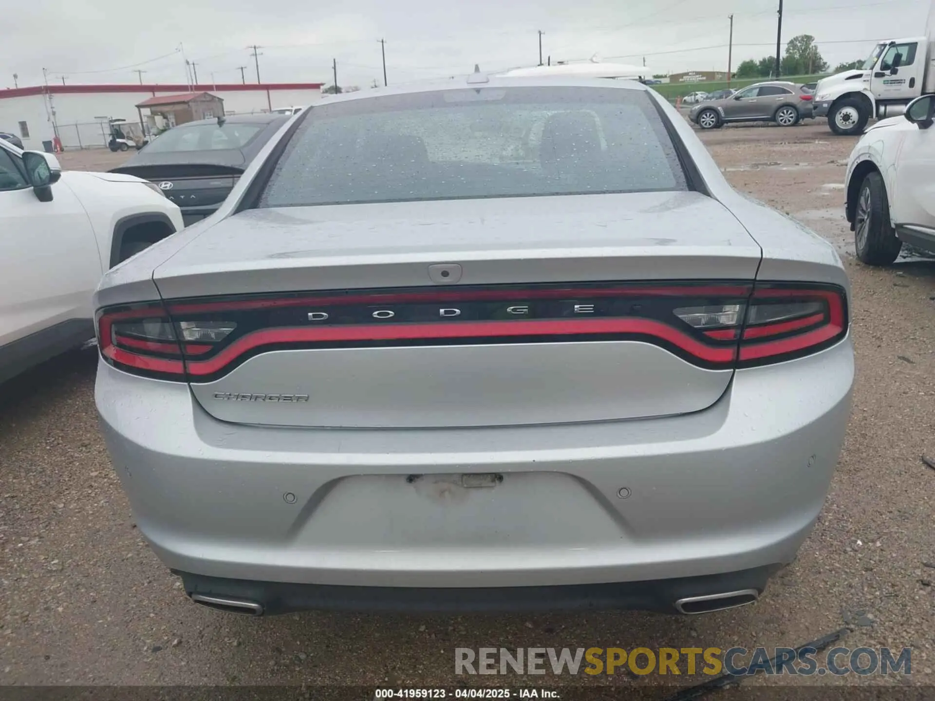 16 fotografías del automóvil dañado 2C3CDXBGXPH531074 DODGE CHARGER 2023