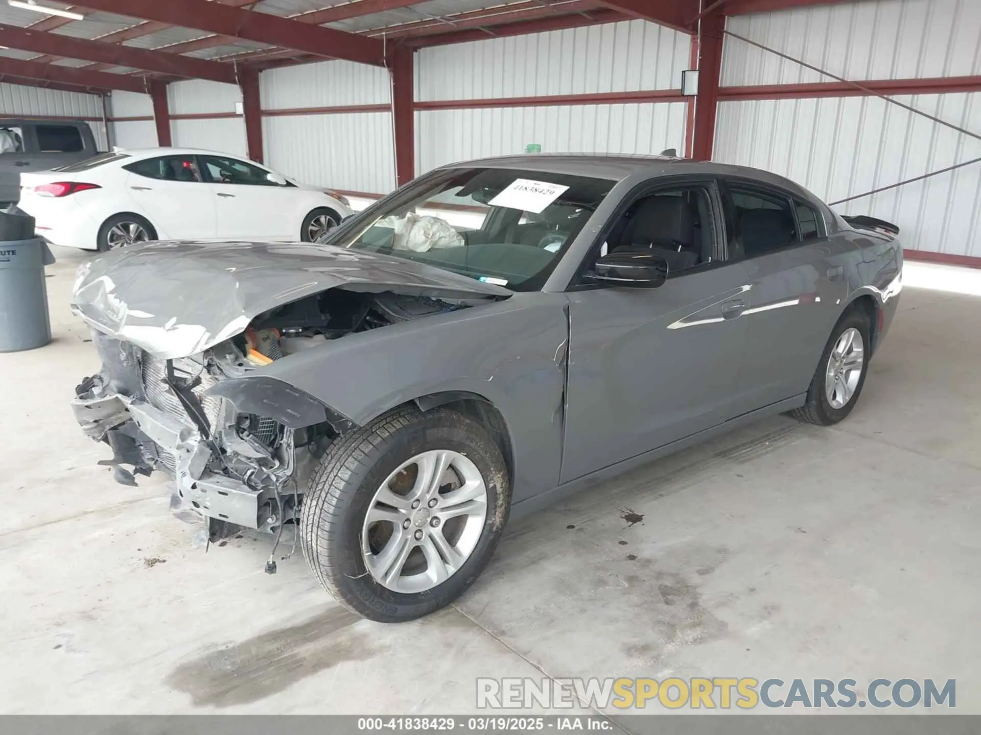 2 fotografías del automóvil dañado 2C3CDXBGXPH672842 DODGE CHARGER 2023