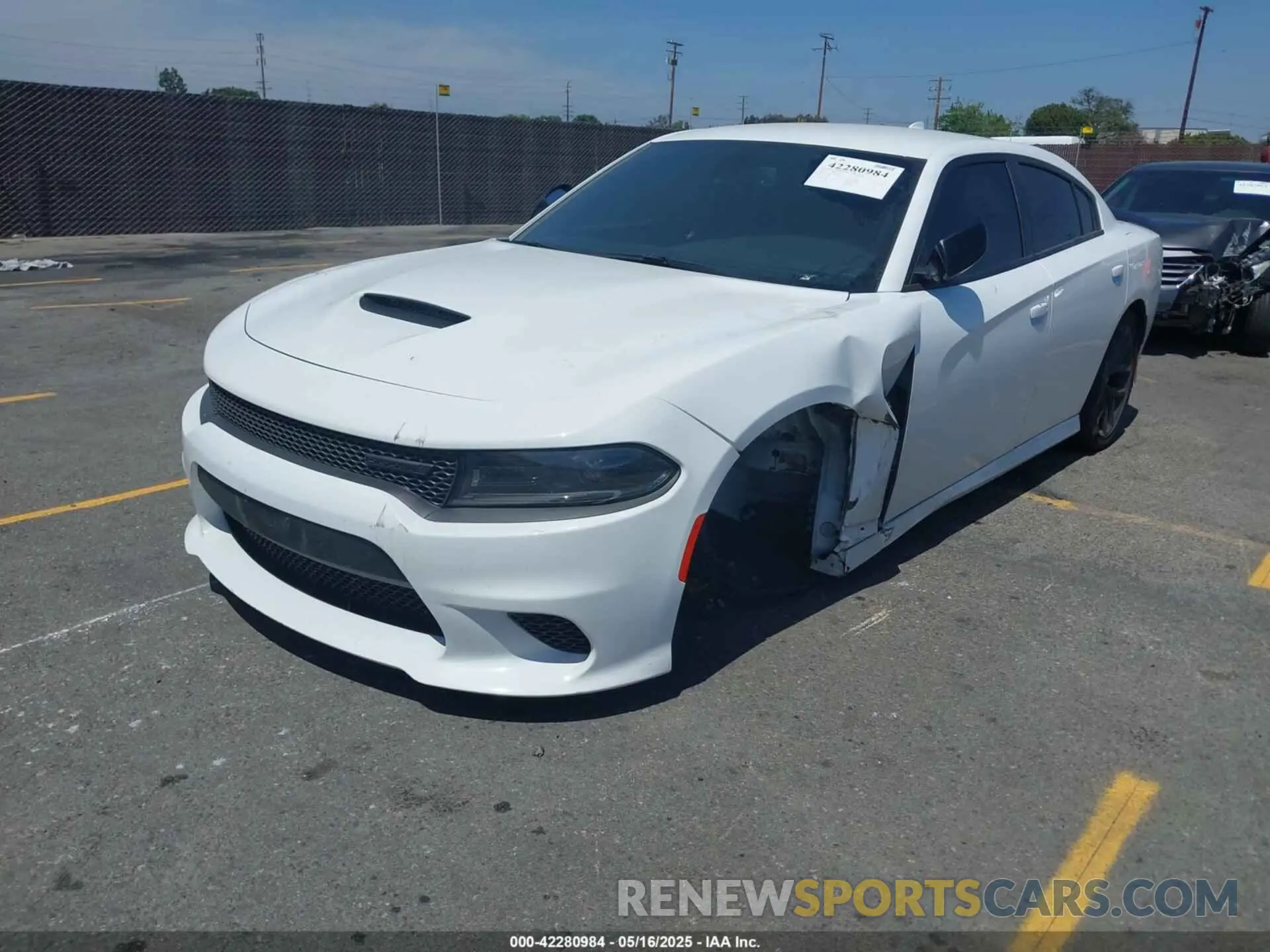 2 fotografías del automóvil dañado 2C3CDXCT0PH535825 DODGE CHARGER 2023