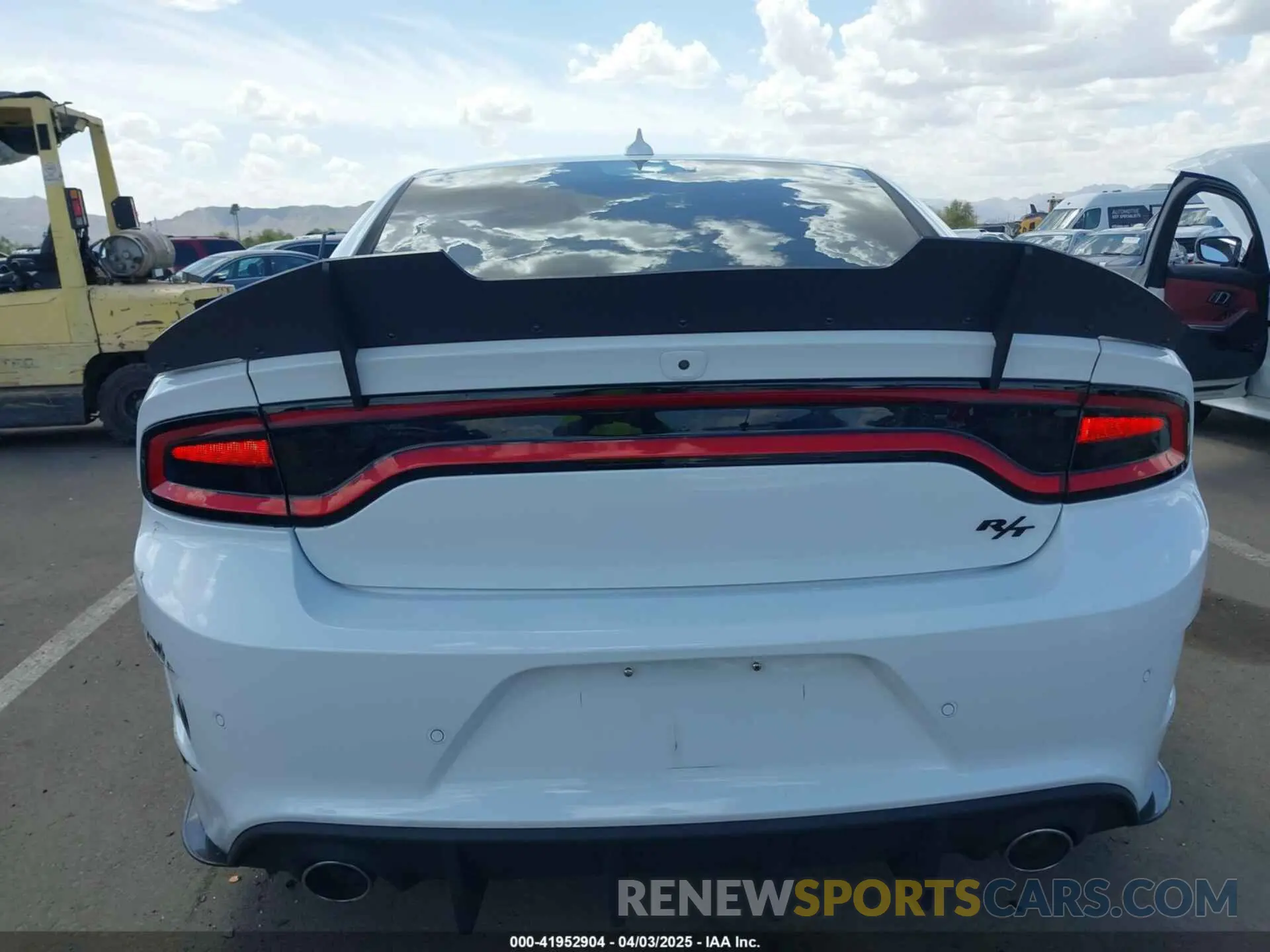 16 fotografías del automóvil dañado 2C3CDXCT6PH555657 DODGE CHARGER 2023