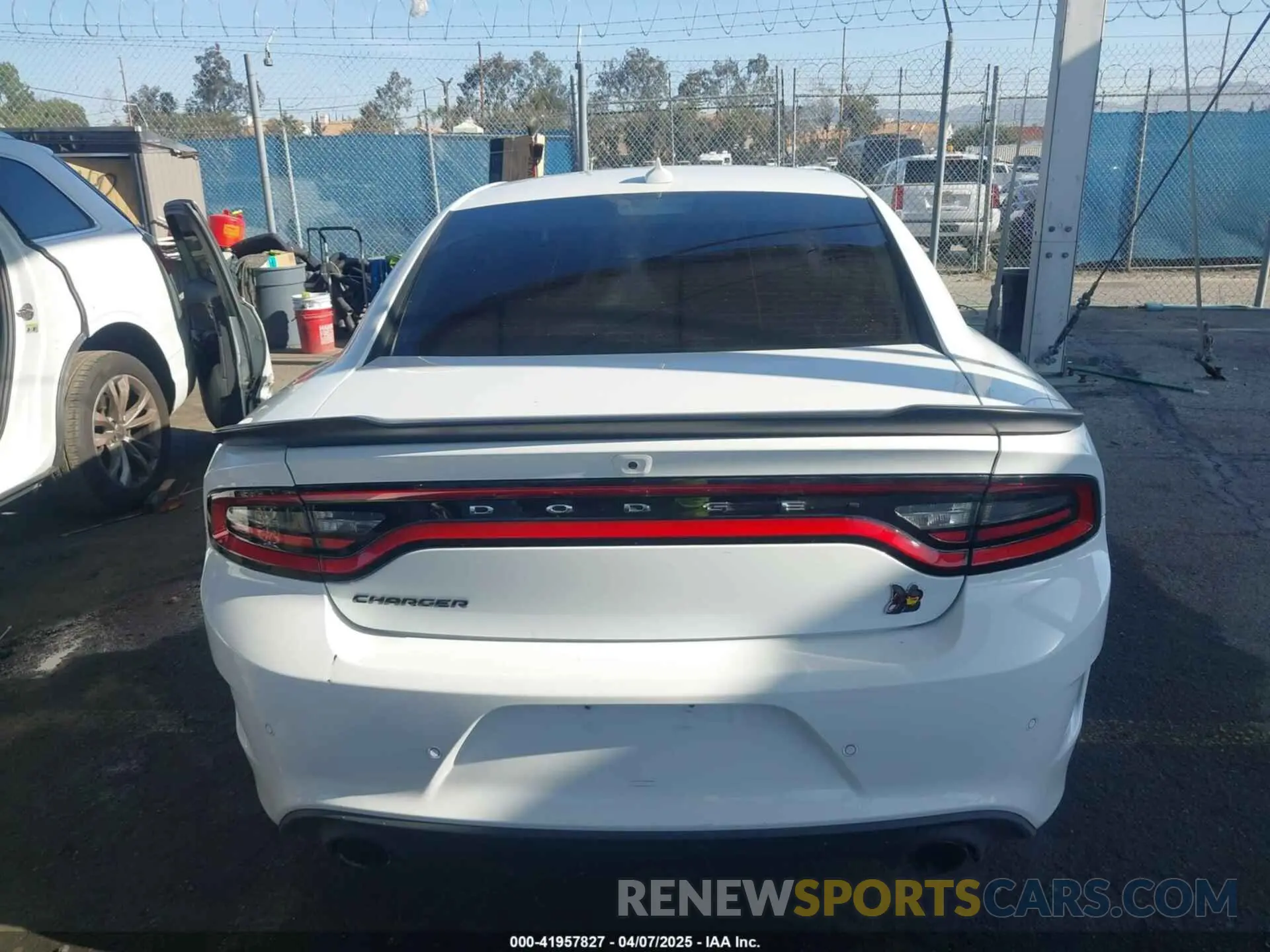 15 fotografías del automóvil dañado 2C3CDXGJ3PH576832 DODGE CHARGER 2023