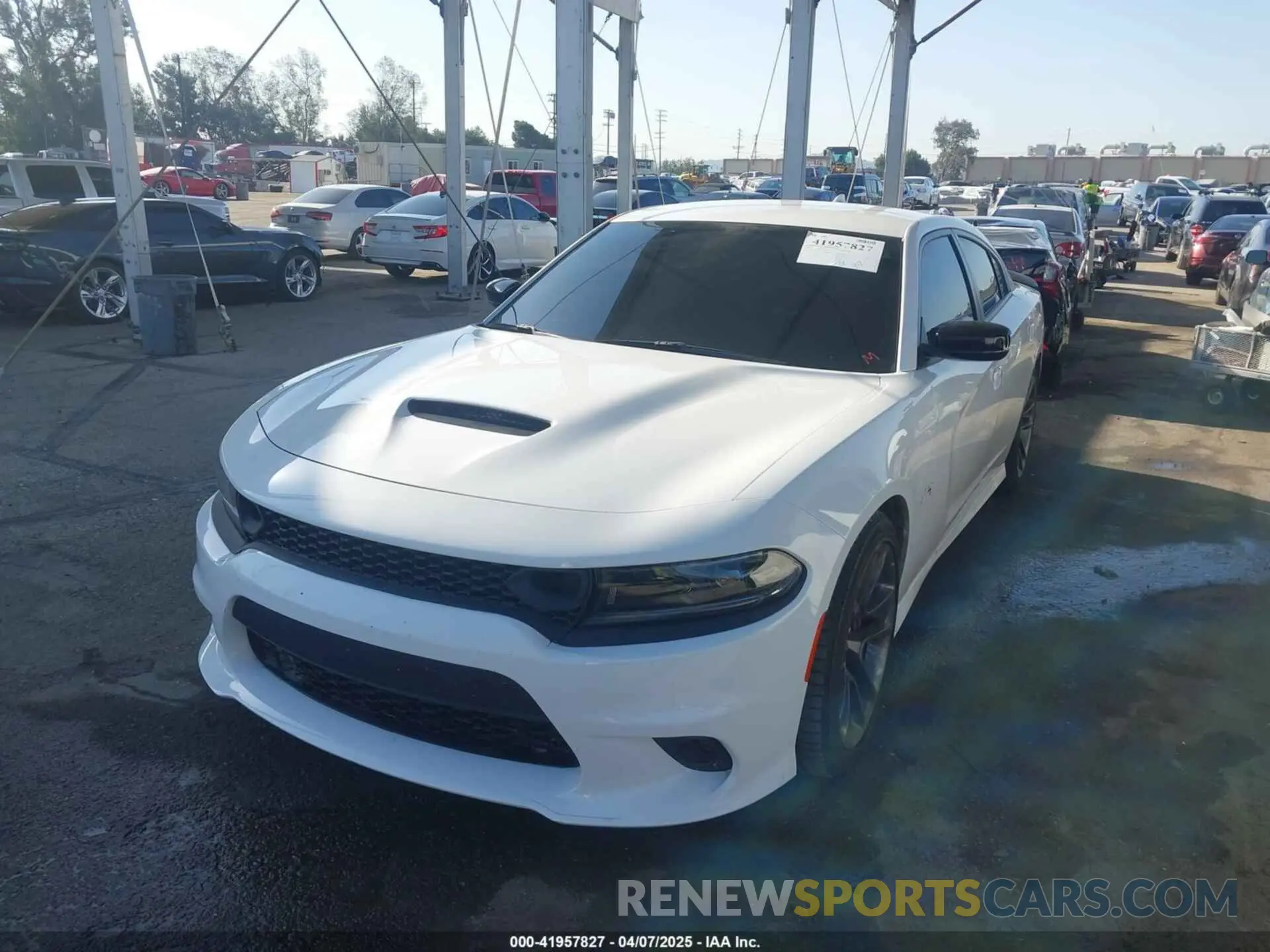 2 fotografías del automóvil dañado 2C3CDXGJ3PH576832 DODGE CHARGER 2023