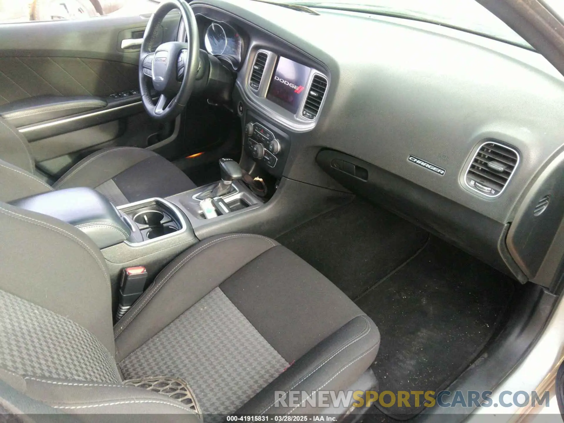 5 fotografías del automóvil dañado 2C3CDXMG8PH705060 DODGE CHARGER 2023