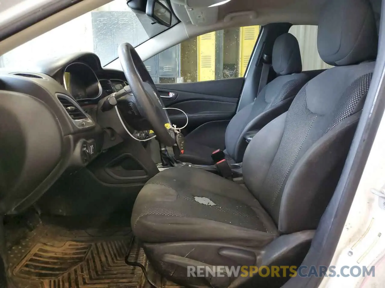 7 fotografías del automóvil dañado 1C3CDFAA4GD565418 DODGE DART 2019