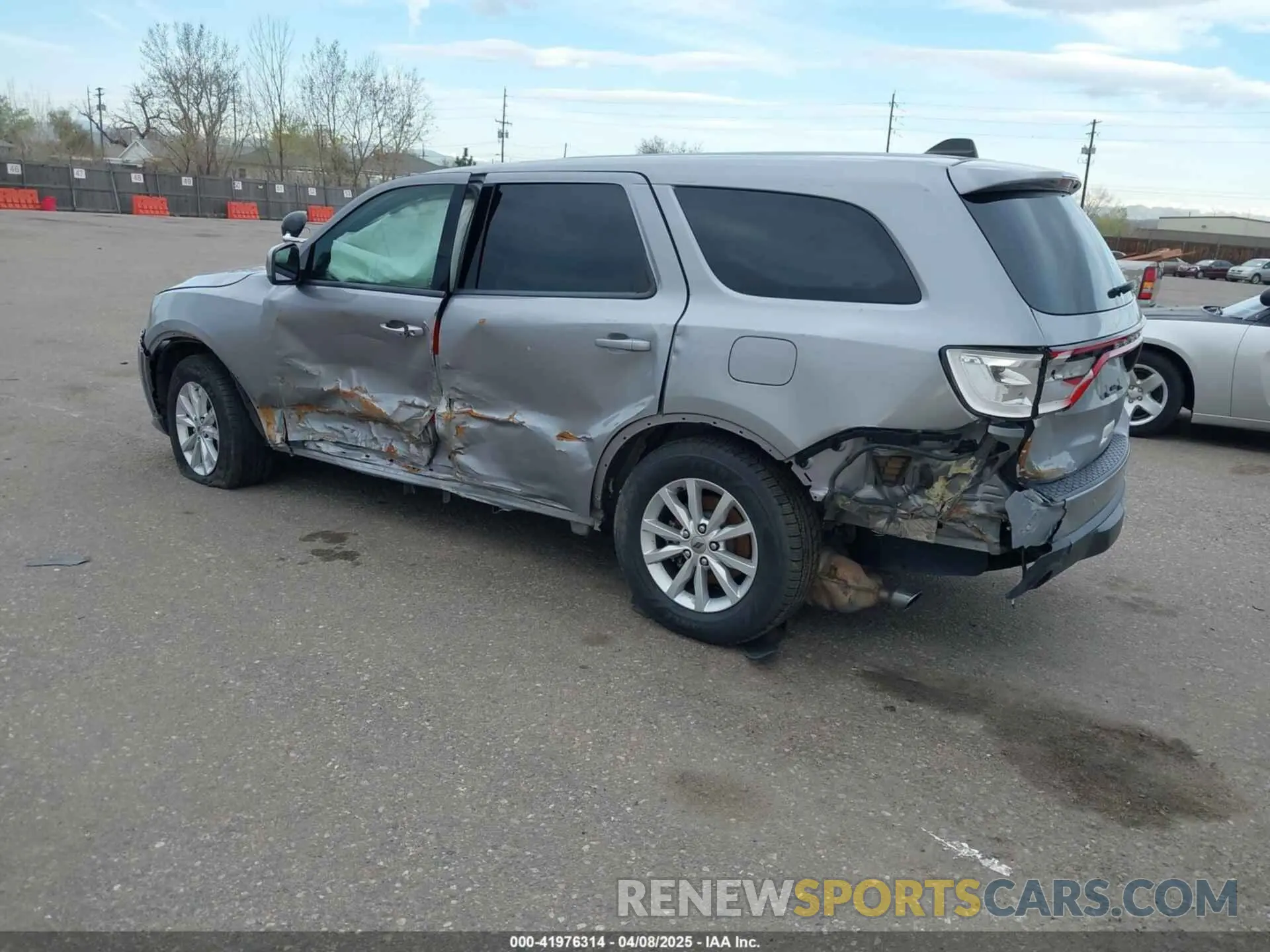 3 fotografías del automóvil dañado 1C4SDJFT5KC765078 DODGE DURANGO 2019