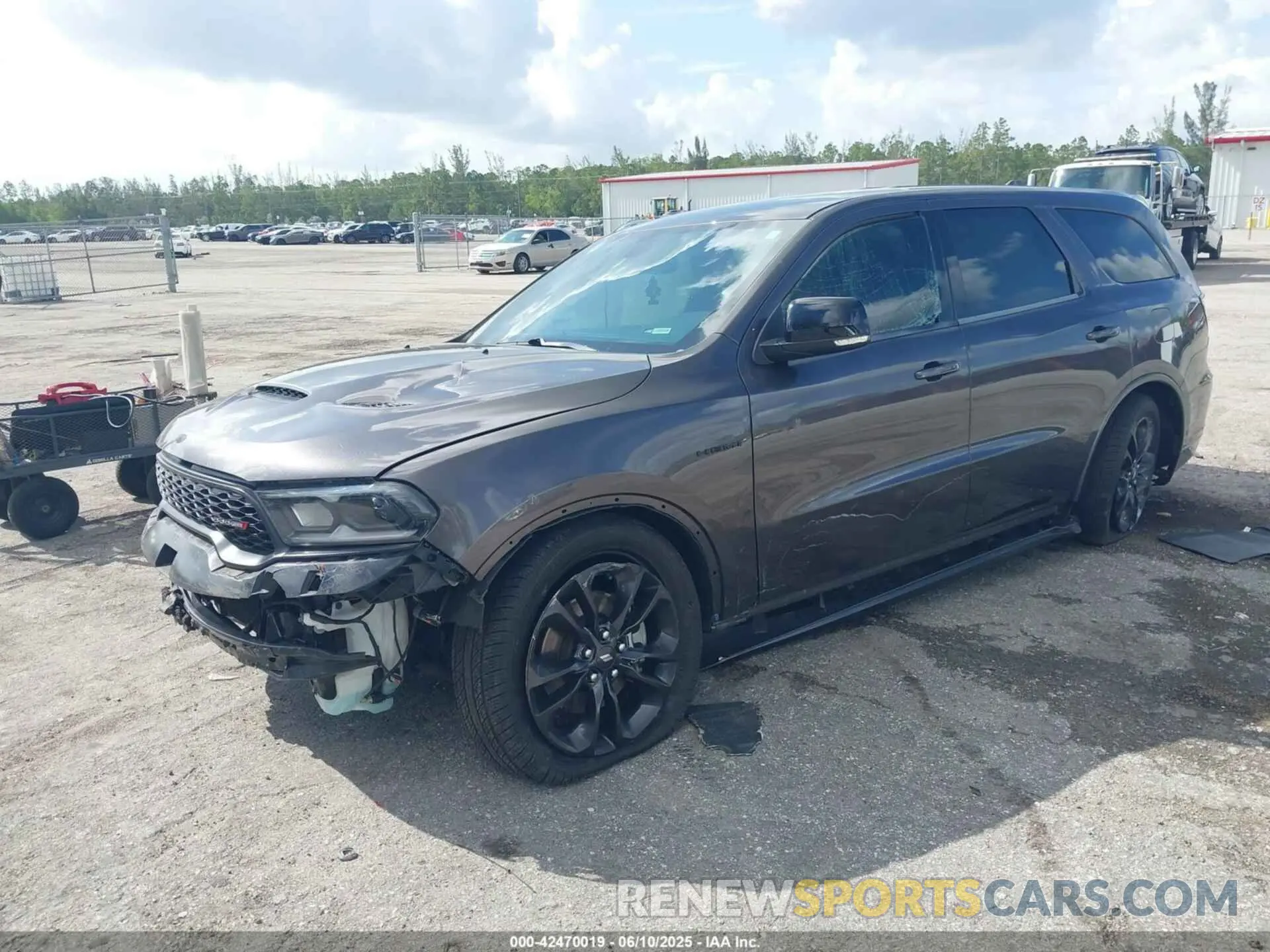 2 fotografías del automóvil dañado 1C4SDHCT3MC845656 DODGE DURANGO 2021