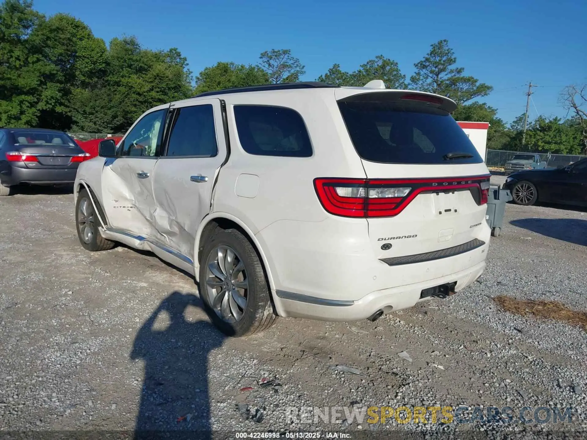 3 fotografías del automóvil dañado 1C4SDHET7MC760977 DODGE DURANGO 2021