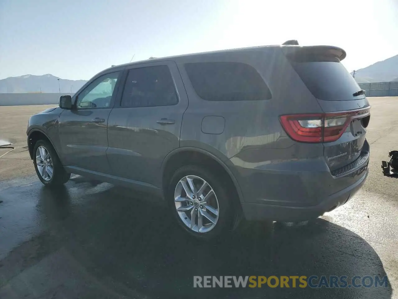 2 fotografías del automóvil dañado 1C4RDJDG8PC582592 DODGE DURANGO 2023
