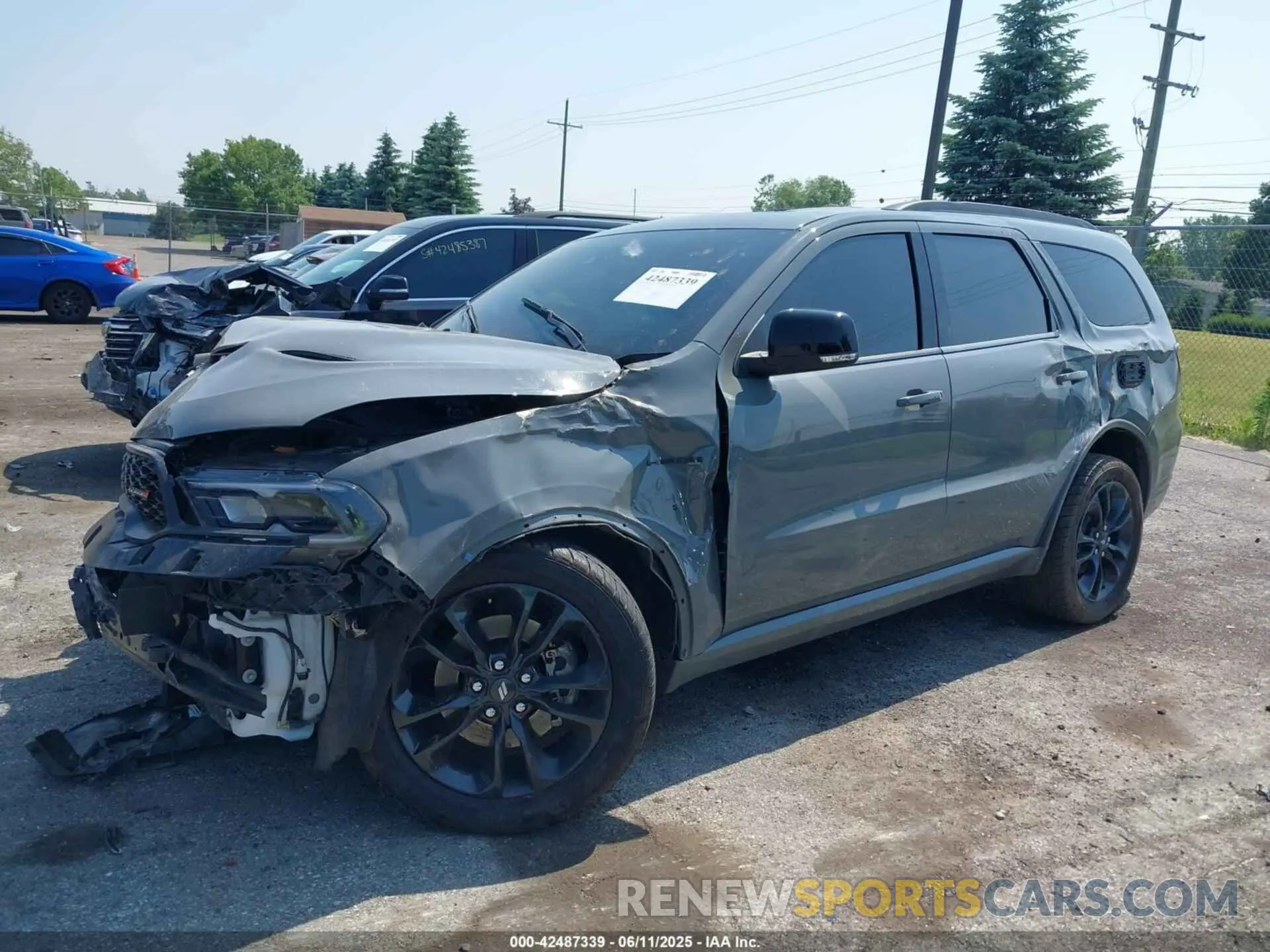 2 fotografías del automóvil dañado 1C4SDJCT5PC612616 DODGE DURANGO 2023