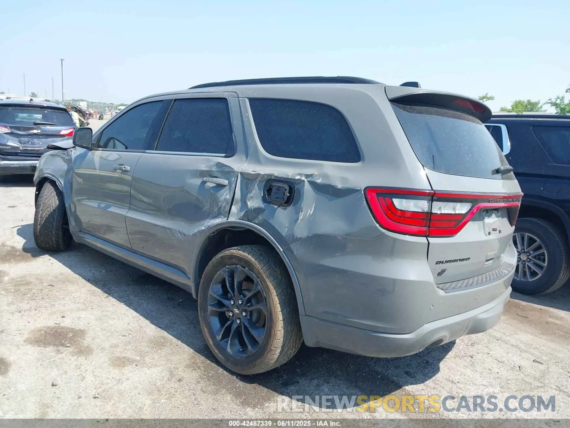 3 fotografías del automóvil dañado 1C4SDJCT5PC612616 DODGE DURANGO 2023