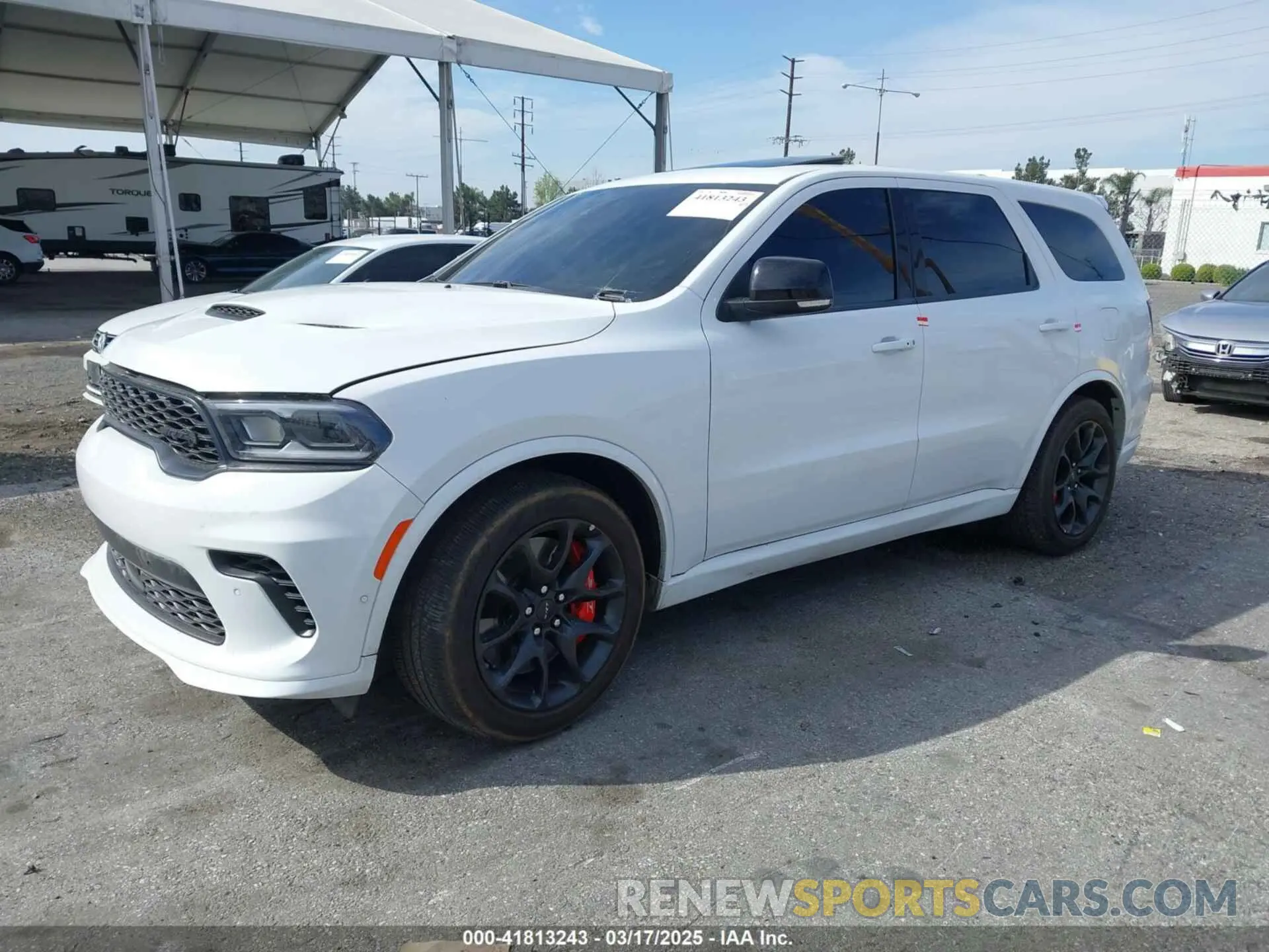 2 fotografías del automóvil dañado 1C4SDJH94PC631848 DODGE DURANGO 2023