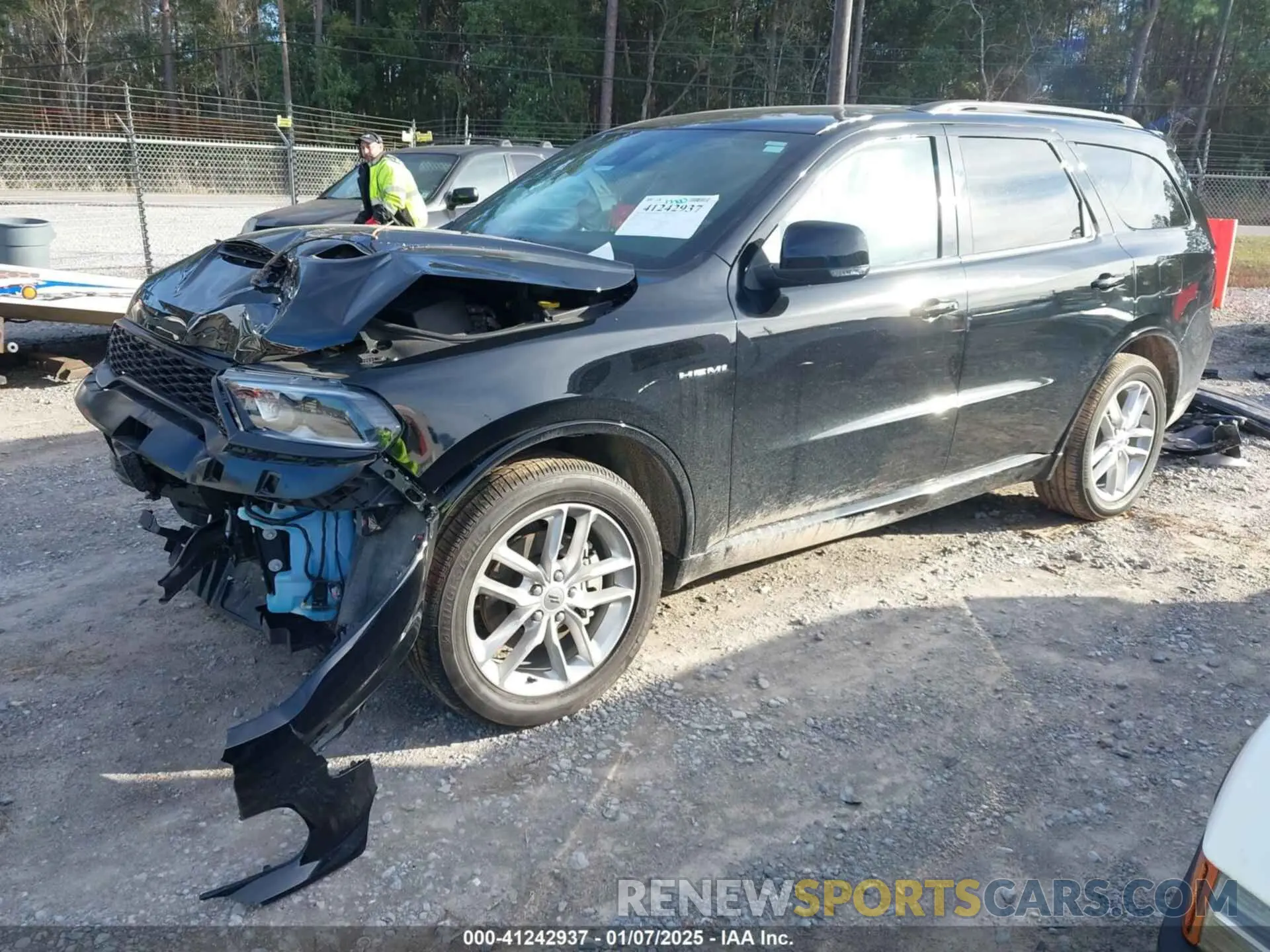 2 fotografías del automóvil dañado 1C4SDHCT4RC134359 DODGE DURANGO 2024