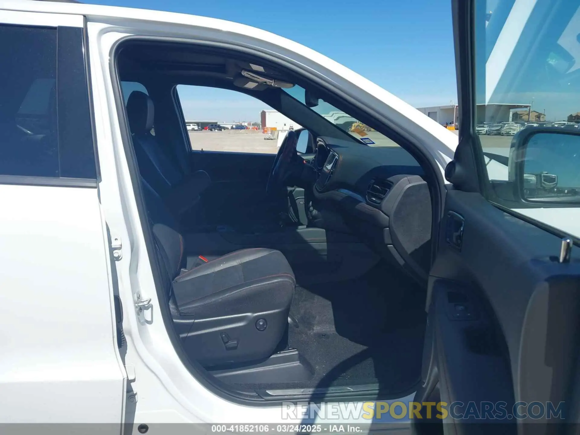 5 fotografías del automóvil dañado 1C4SDHCT6RC185359 DODGE DURANGO 2024