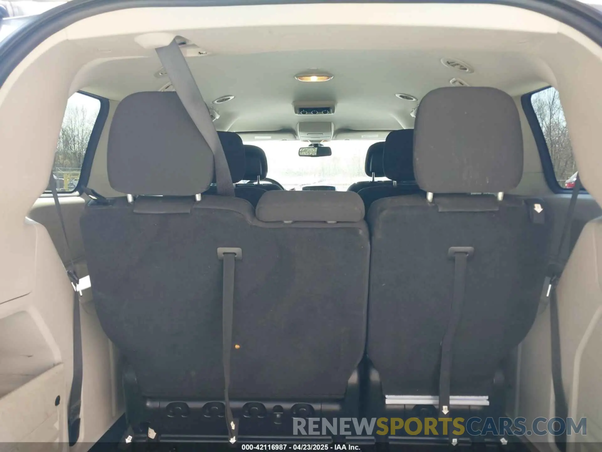 17 fotografías del automóvil dañado 2C4RDGBG0KR805228 DODGE GRAND CARAVAN 2019