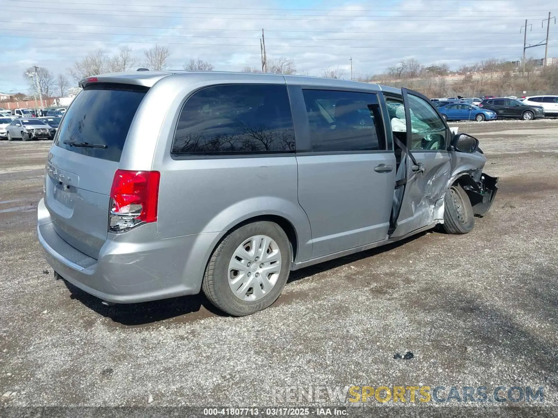 4 fotografías del automóvil dañado 2C4RDGBG1KR656893 DODGE GRAND CARAVAN 2019