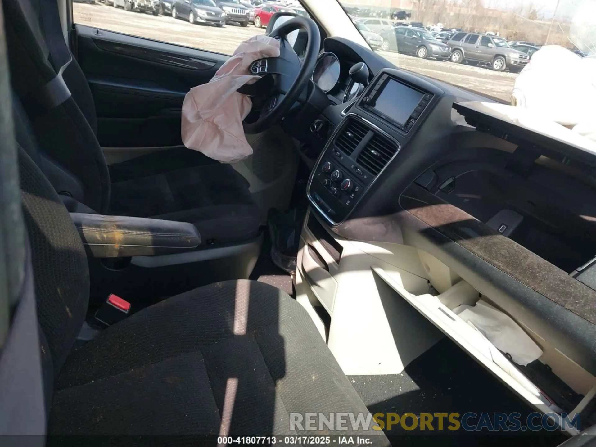 5 fotografías del automóvil dañado 2C4RDGBG1KR656893 DODGE GRAND CARAVAN 2019