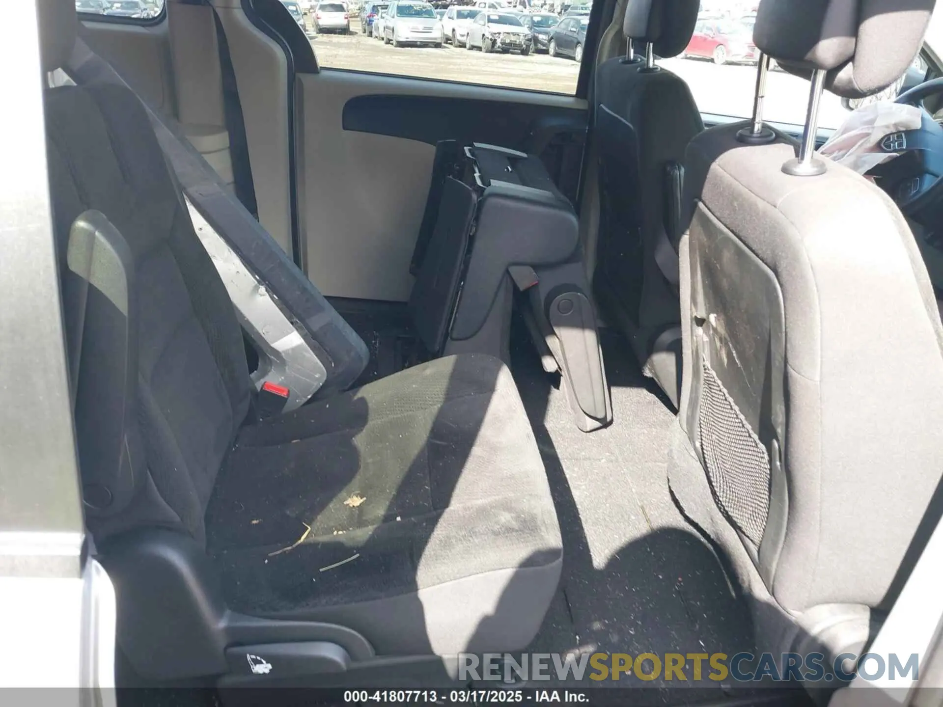 8 fotografías del automóvil dañado 2C4RDGBG1KR656893 DODGE GRAND CARAVAN 2019
