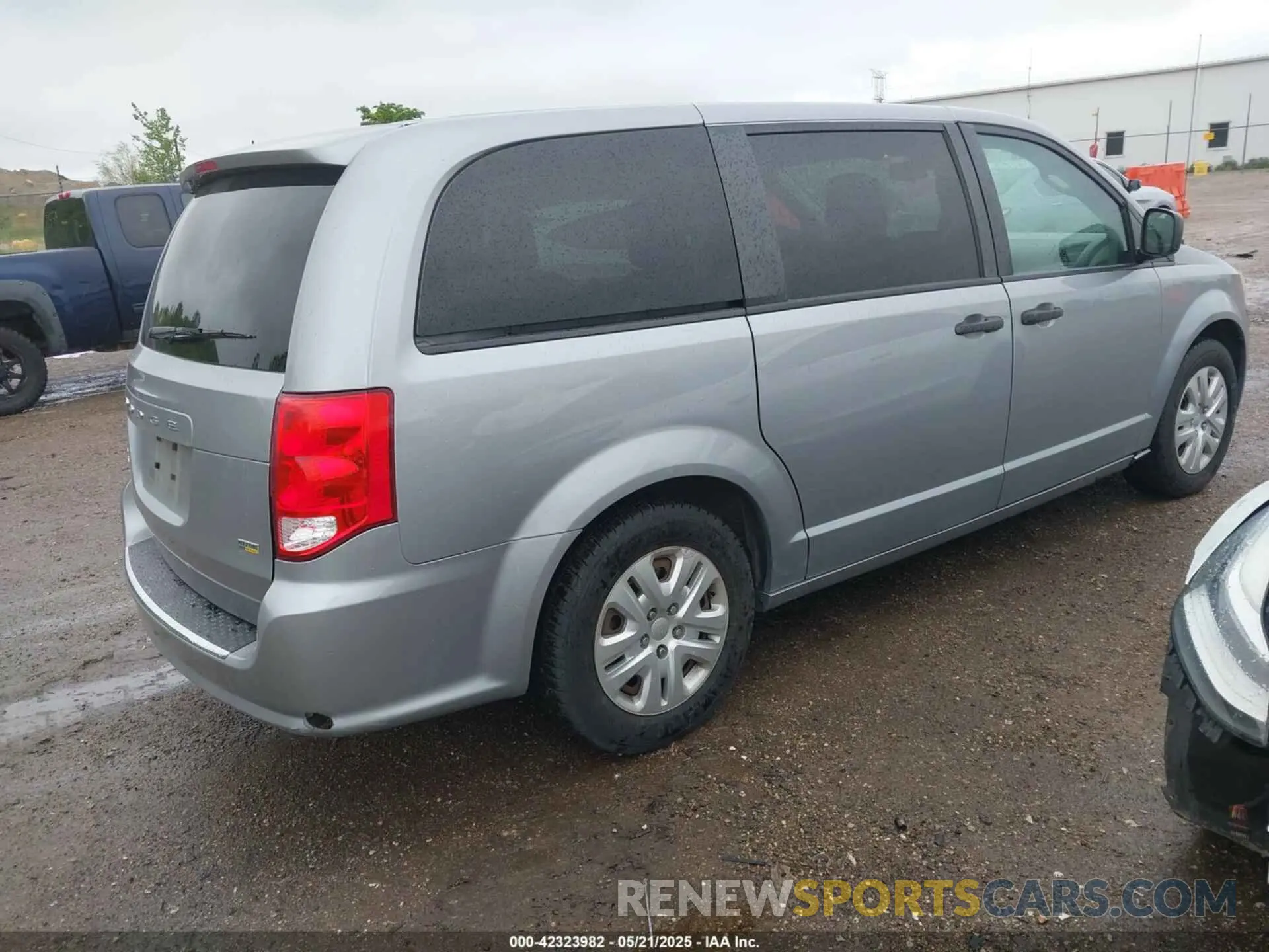 4 fotografías del automóvil dañado 2C4RDGBG1KR801690 DODGE GRAND CARAVAN 2019