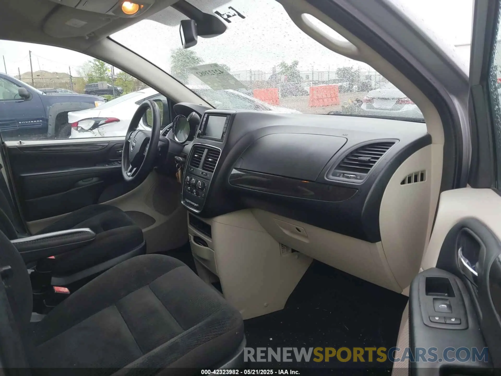 5 fotografías del automóvil dañado 2C4RDGBG1KR801690 DODGE GRAND CARAVAN 2019