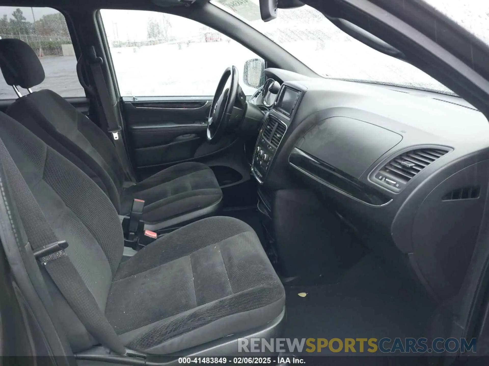 5 fotografías del automóvil dañado 2C4RDGBG2KR509188 DODGE GRAND CARAVAN 2019