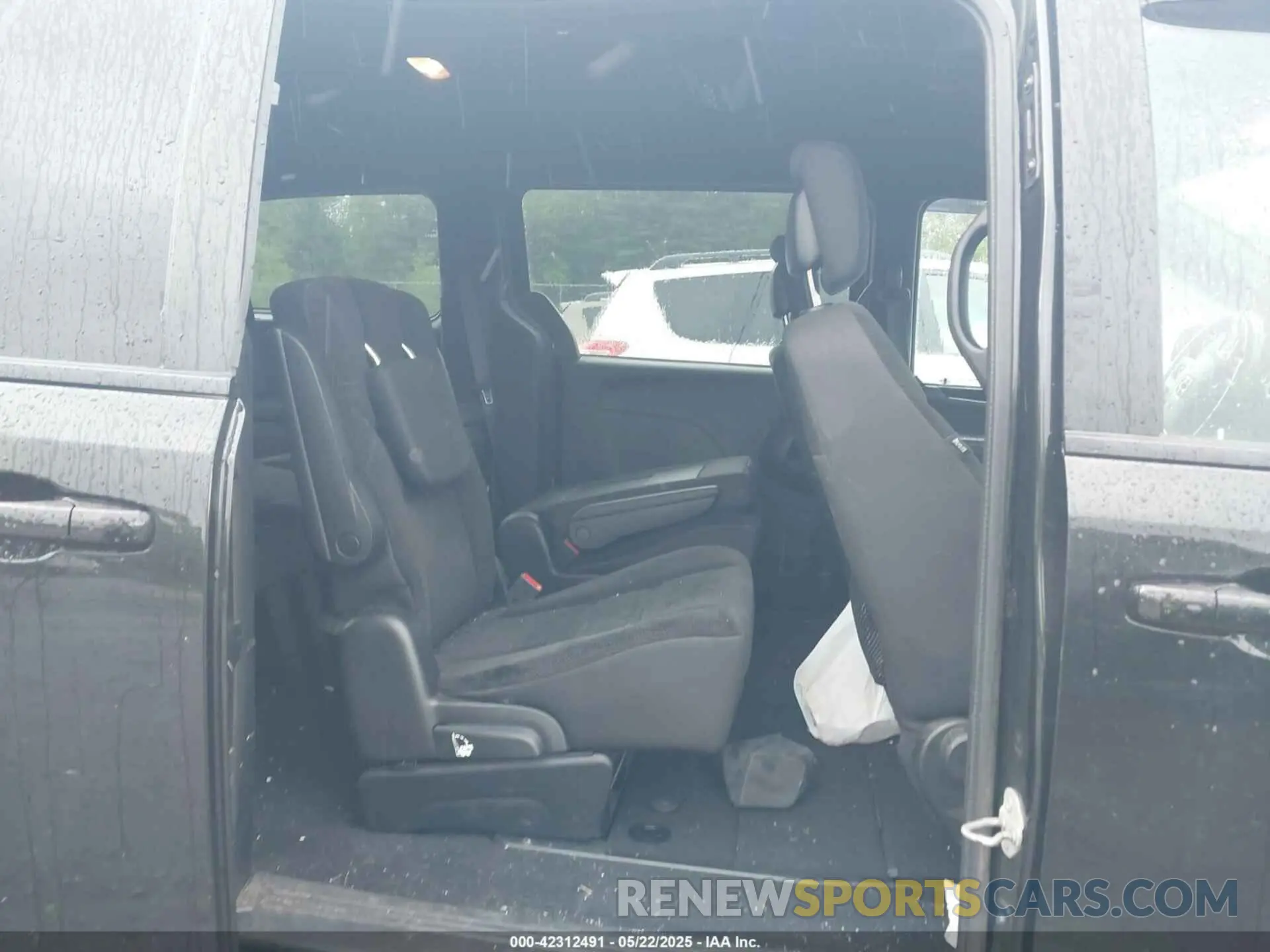 8 fotografías del automóvil dañado 2C4RDGBG2KR573439 DODGE GRAND CARAVAN 2019