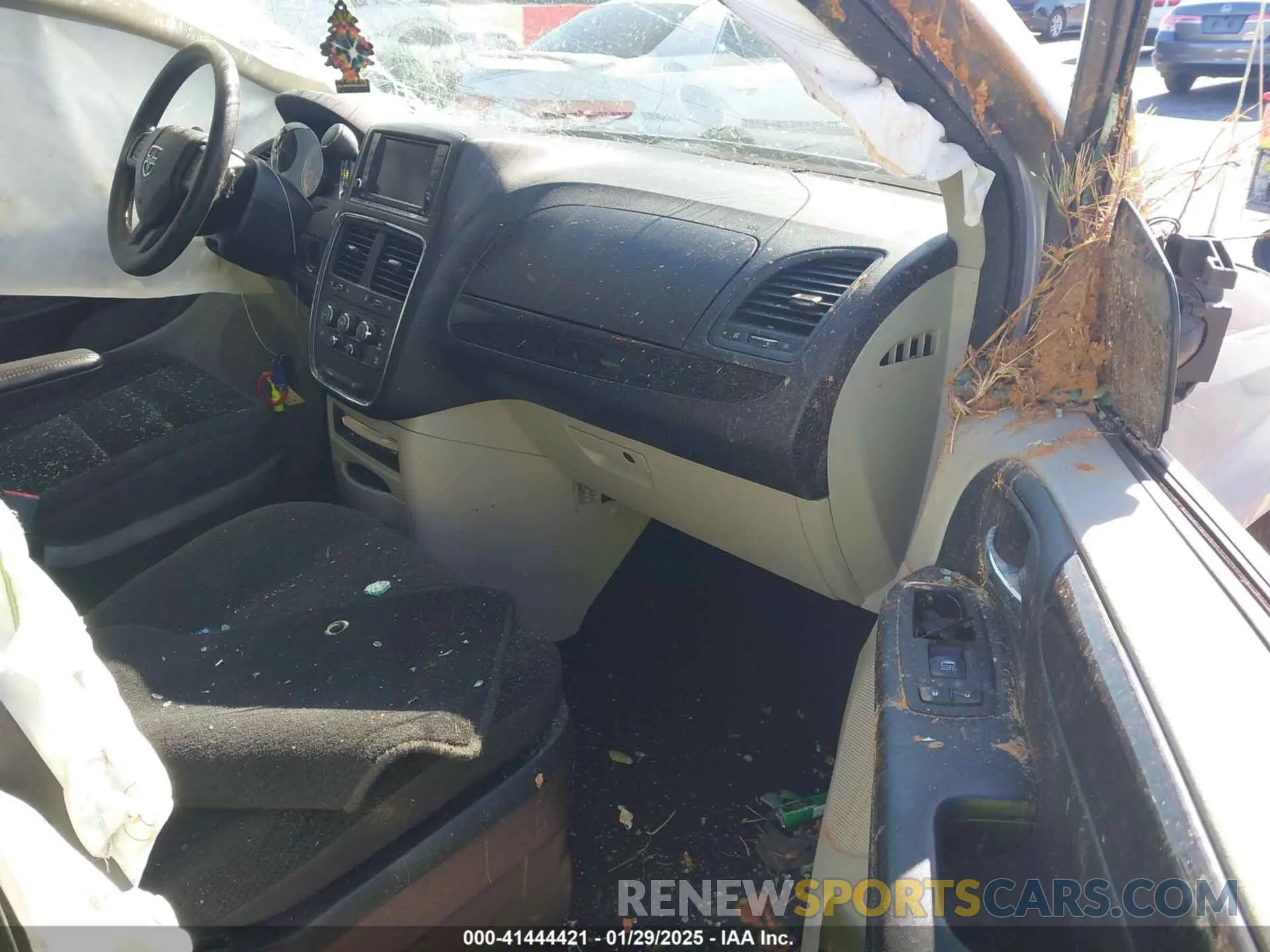5 fotografías del automóvil dañado 2C4RDGBG2KR599491 DODGE GRAND CARAVAN 2019