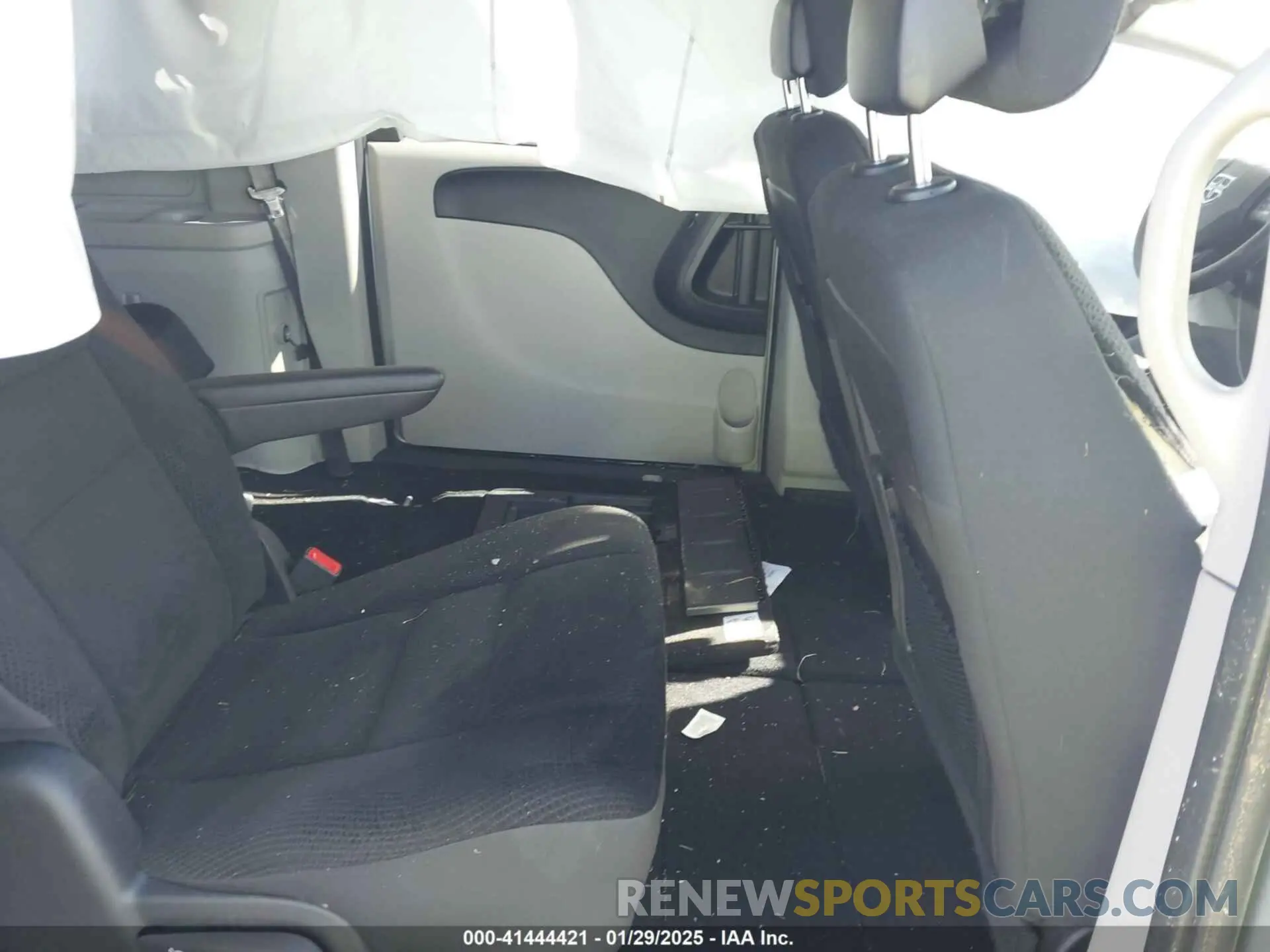 8 fotografías del automóvil dañado 2C4RDGBG2KR599491 DODGE GRAND CARAVAN 2019