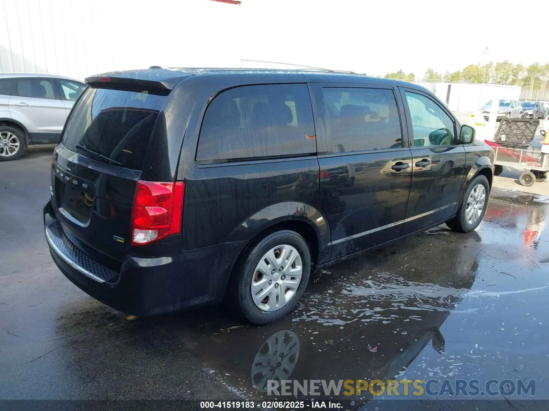 4 fotografías del automóvil dañado 2C4RDGBG2KR699008 DODGE GRAND CARAVAN 2019