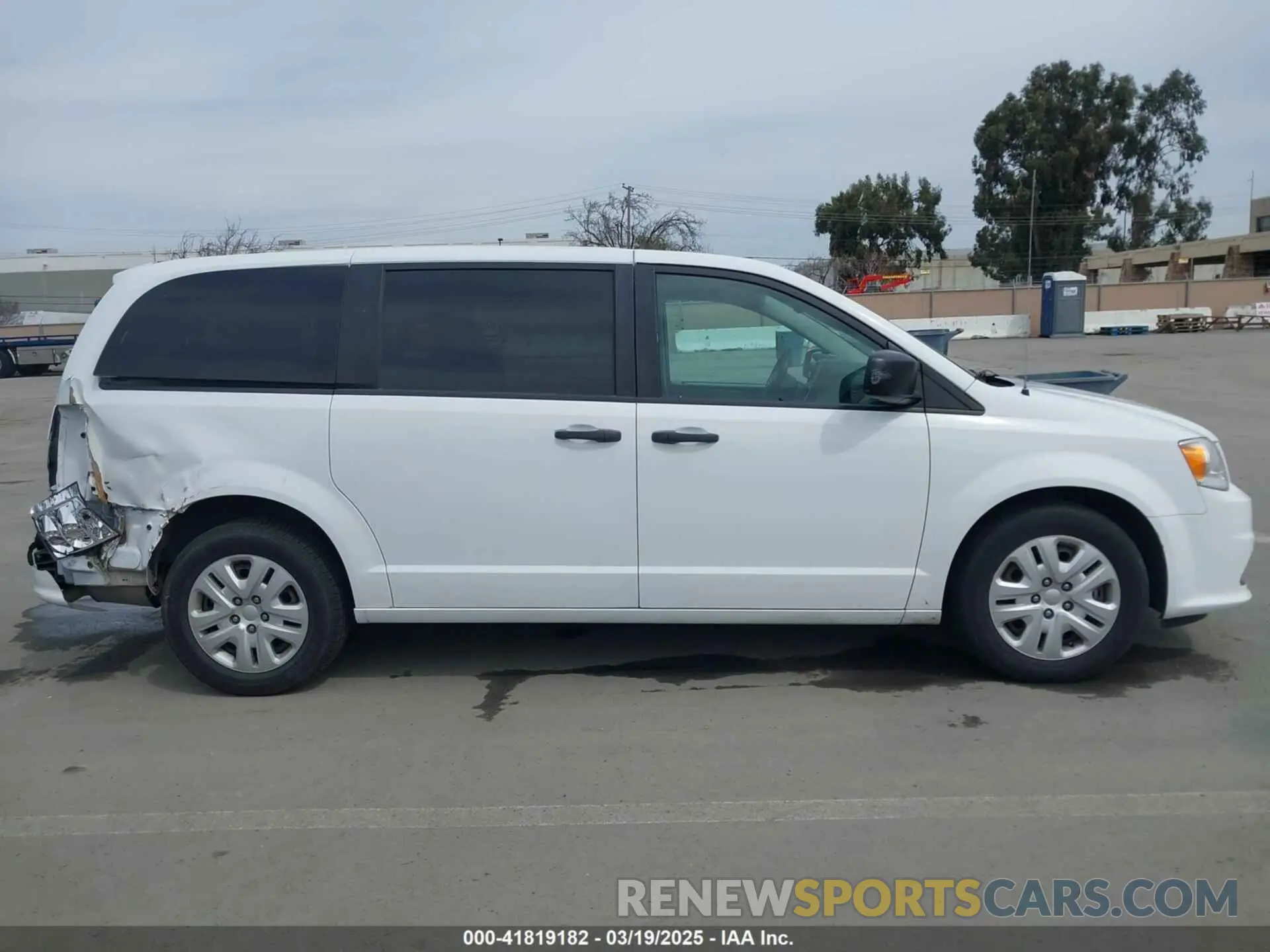 13 fotografías del automóvil dañado 2C4RDGBG2KR787945 DODGE GRAND CARAVAN 2019