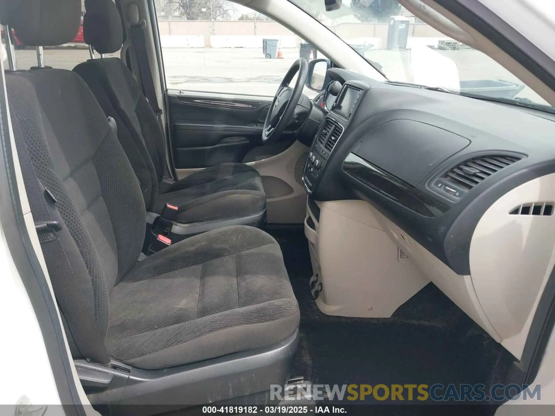 5 fotografías del automóvil dañado 2C4RDGBG2KR787945 DODGE GRAND CARAVAN 2019