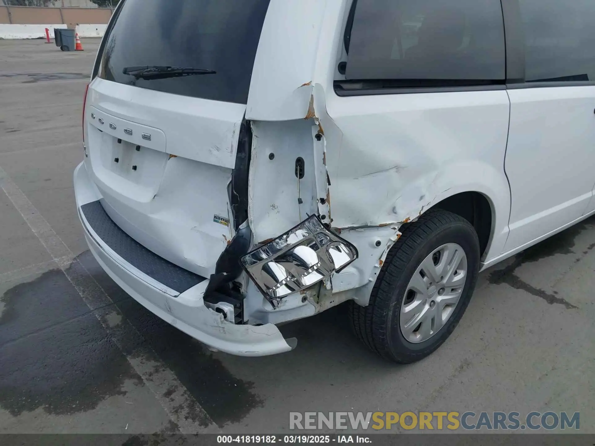 6 fotografías del automóvil dañado 2C4RDGBG2KR787945 DODGE GRAND CARAVAN 2019