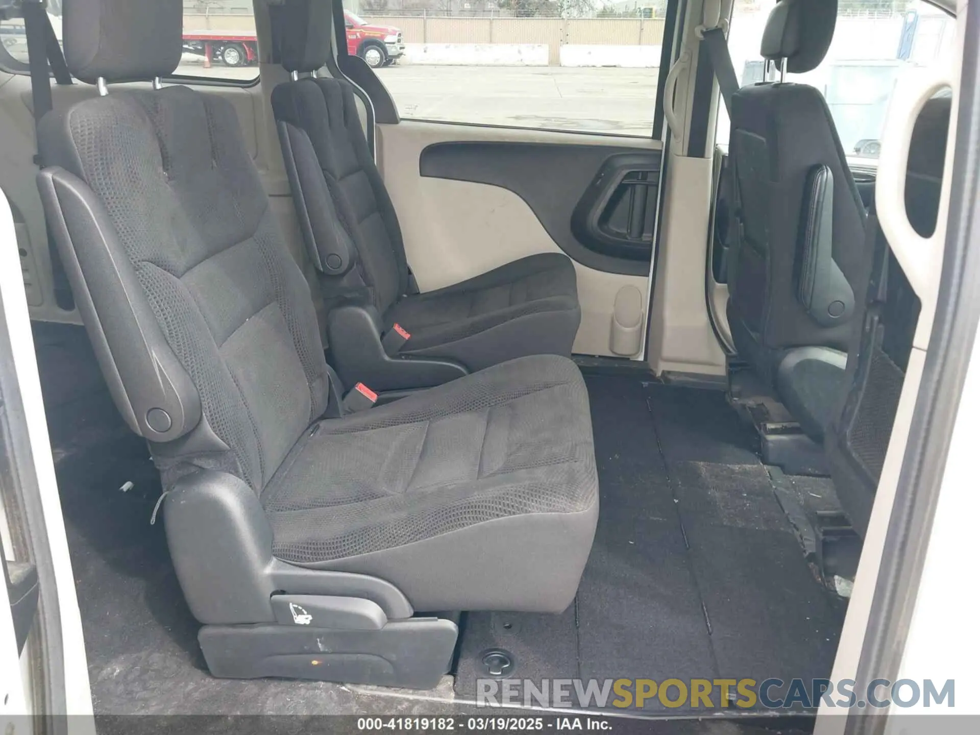 8 fotografías del automóvil dañado 2C4RDGBG2KR787945 DODGE GRAND CARAVAN 2019
