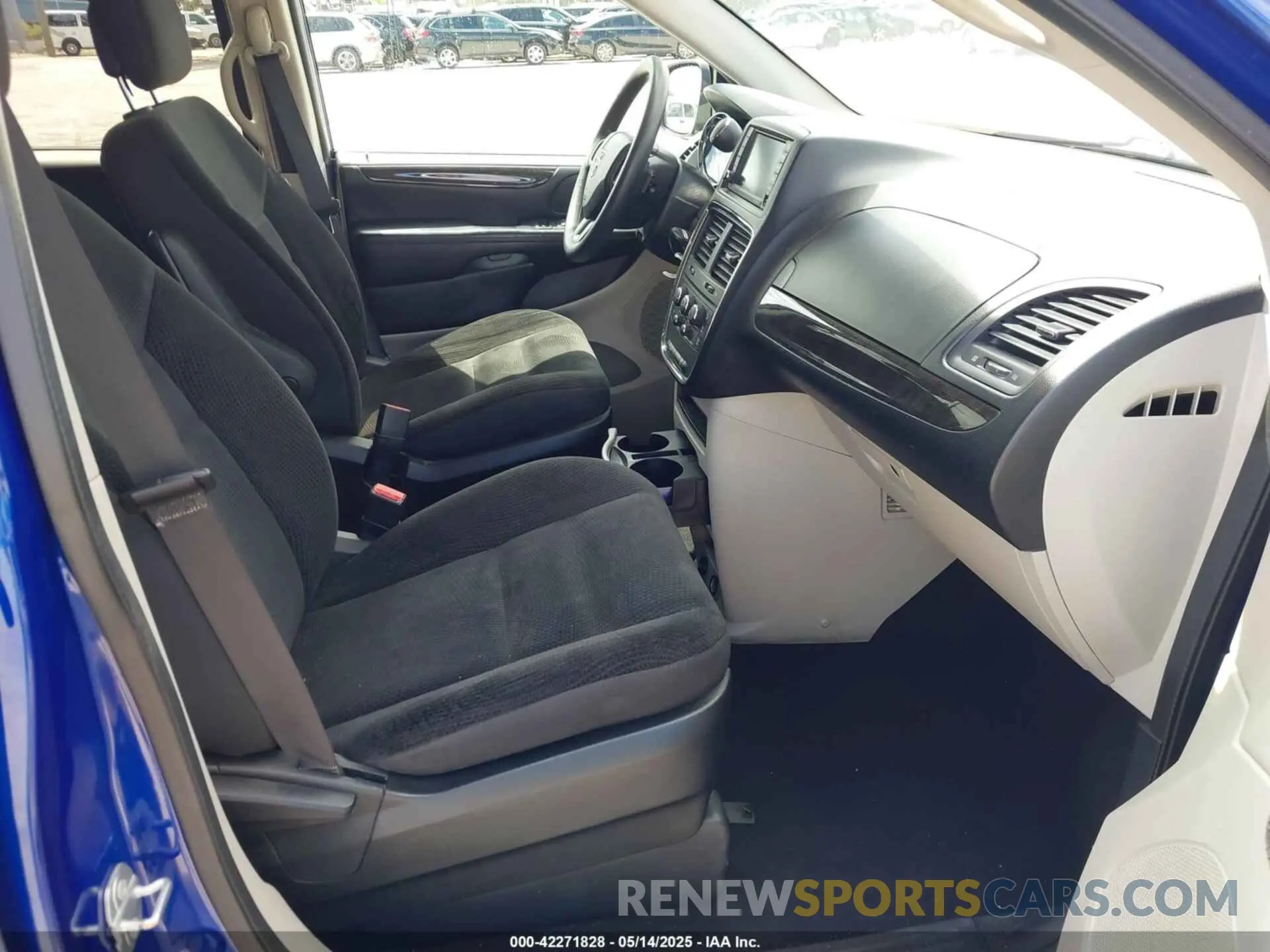 5 fotografías del automóvil dañado 2C4RDGBG3KR553507 DODGE GRAND CARAVAN 2019