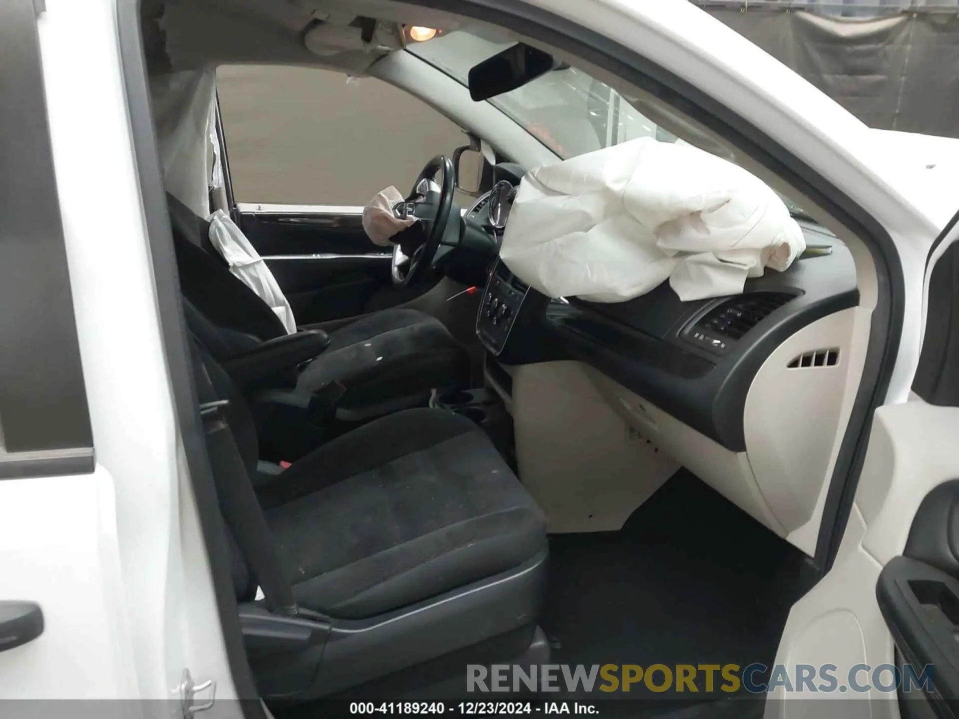 5 fotografías del automóvil dañado 2C4RDGBG3KR601314 DODGE GRAND CARAVAN 2019