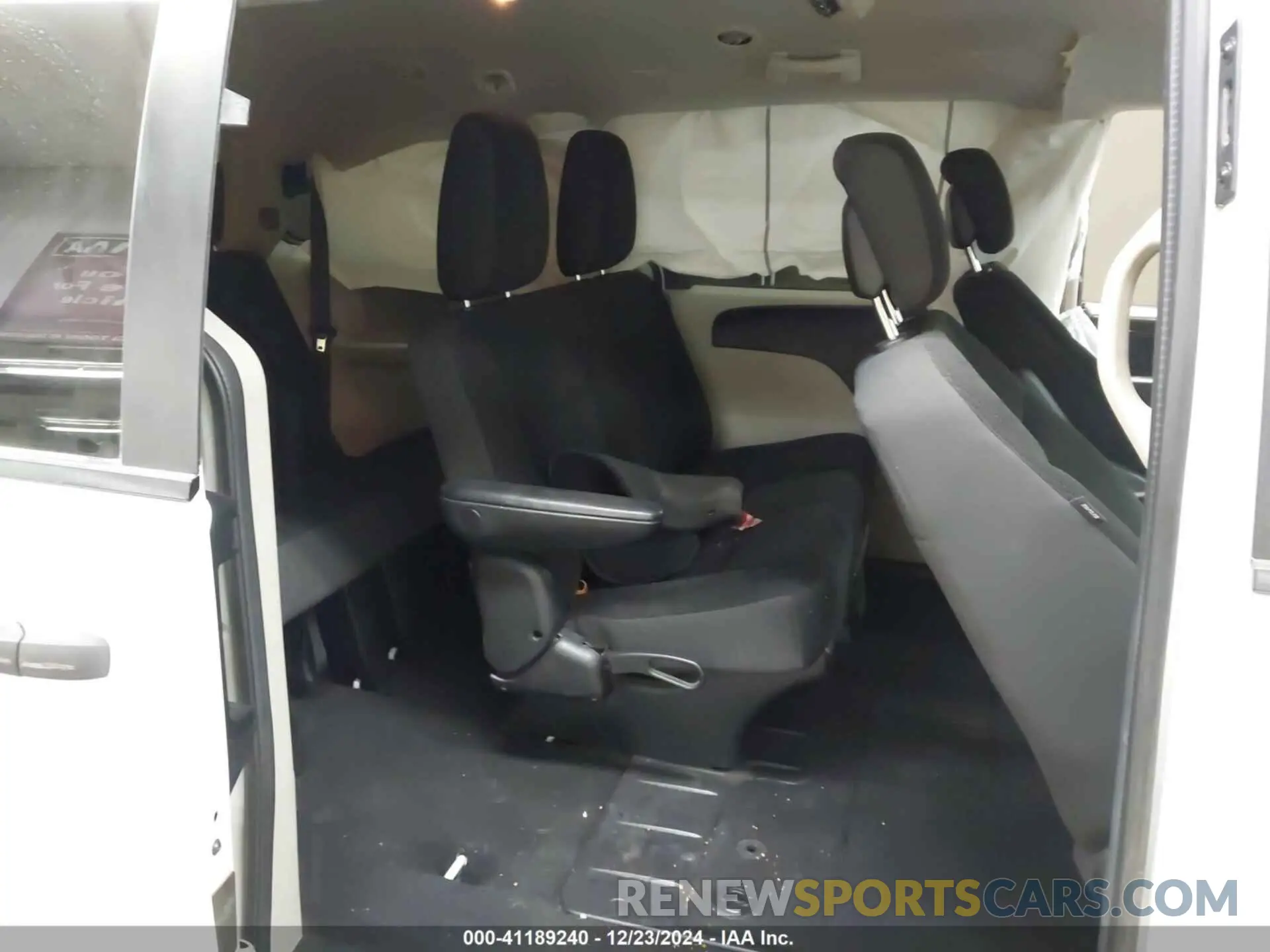 8 fotografías del automóvil dañado 2C4RDGBG3KR601314 DODGE GRAND CARAVAN 2019