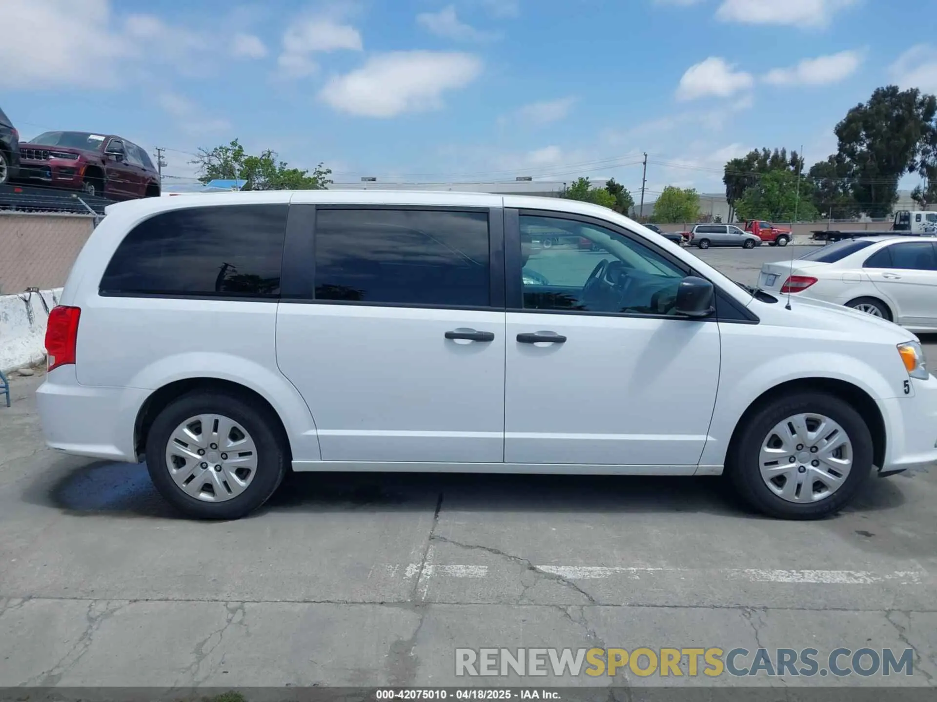 13 fotografías del automóvil dañado 2C4RDGBG3KR787940 DODGE GRAND CARAVAN 2019