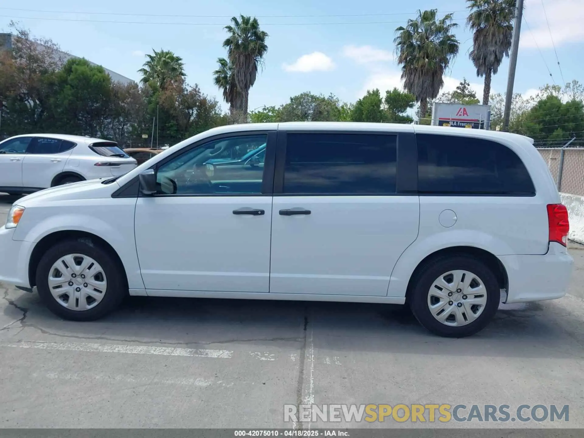 14 fotografías del automóvil dañado 2C4RDGBG3KR787940 DODGE GRAND CARAVAN 2019