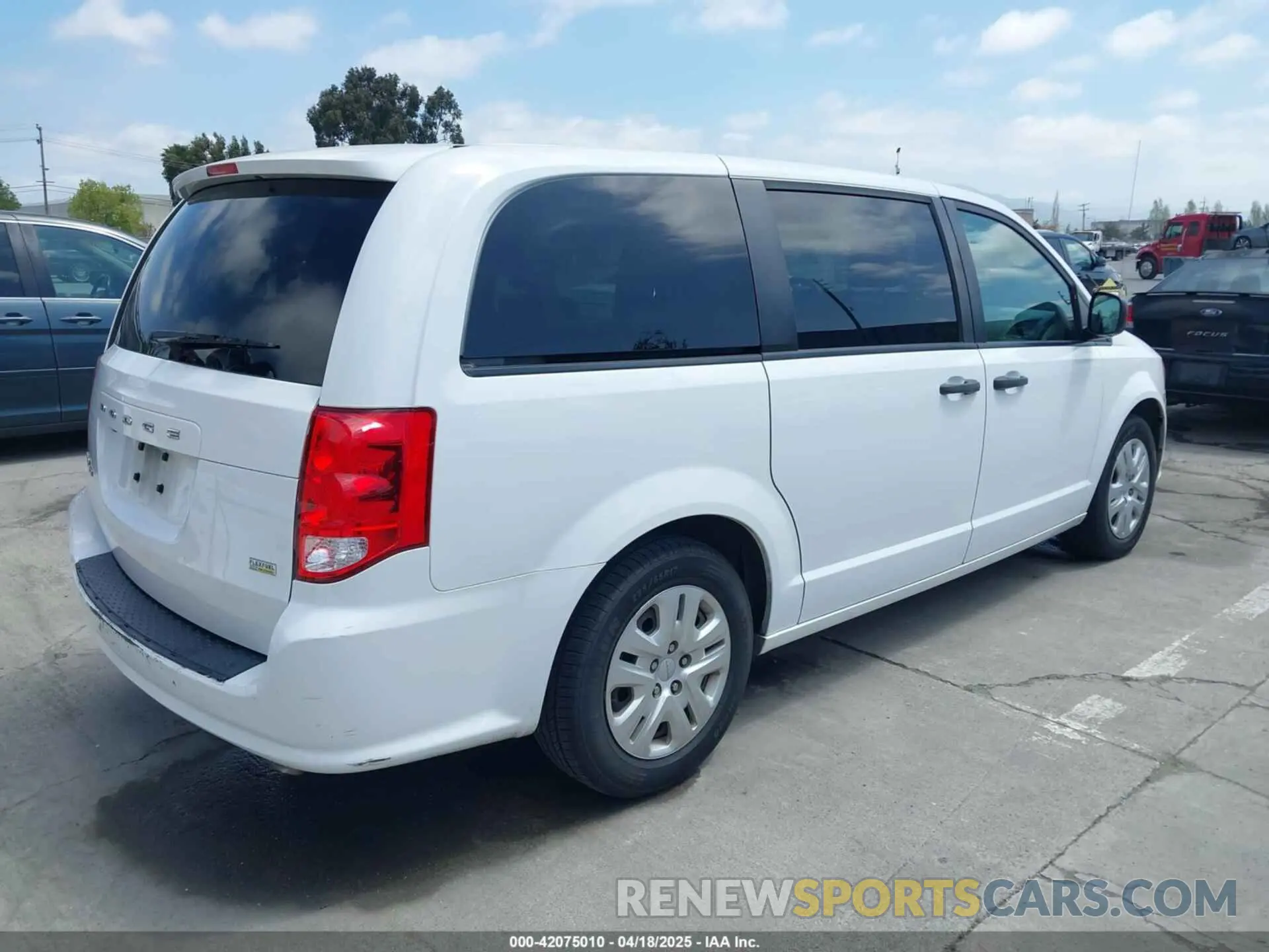 4 fotografías del automóvil dañado 2C4RDGBG3KR787940 DODGE GRAND CARAVAN 2019