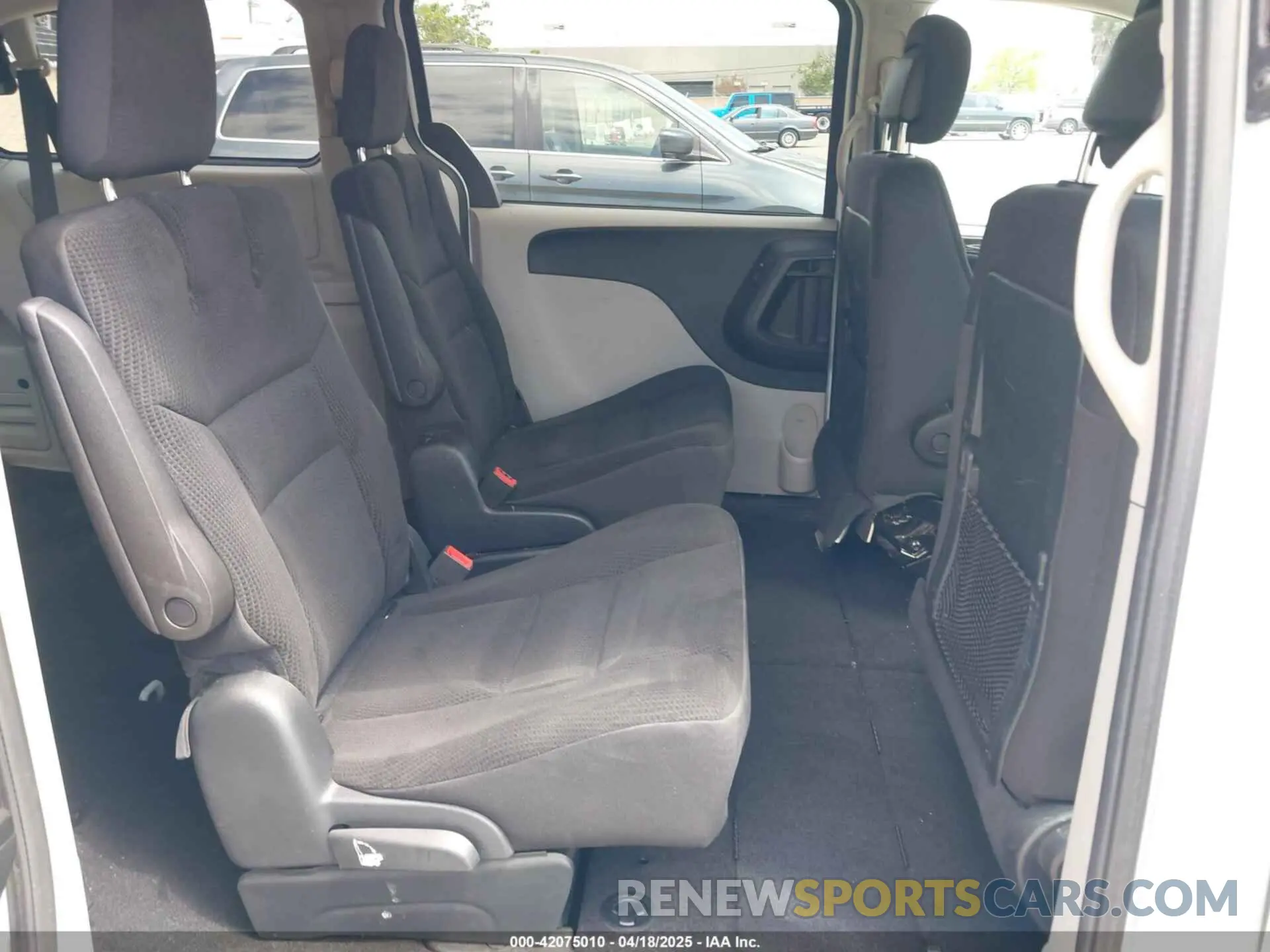 8 fotografías del automóvil dañado 2C4RDGBG3KR787940 DODGE GRAND CARAVAN 2019
