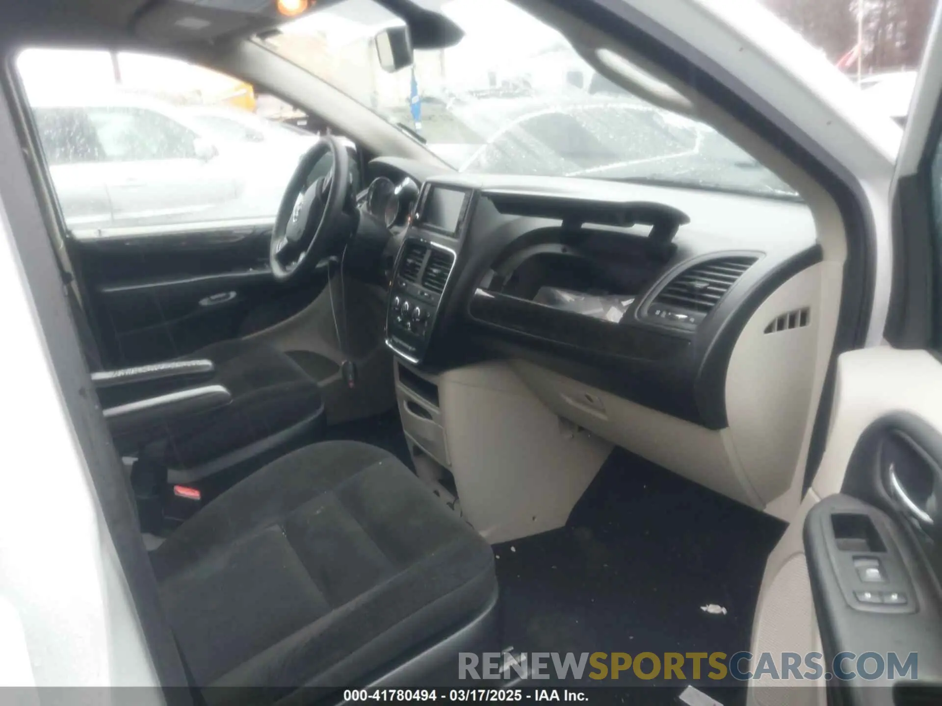 5 fotografías del automóvil dañado 2C4RDGBG4KR643362 DODGE GRAND CARAVAN 2019