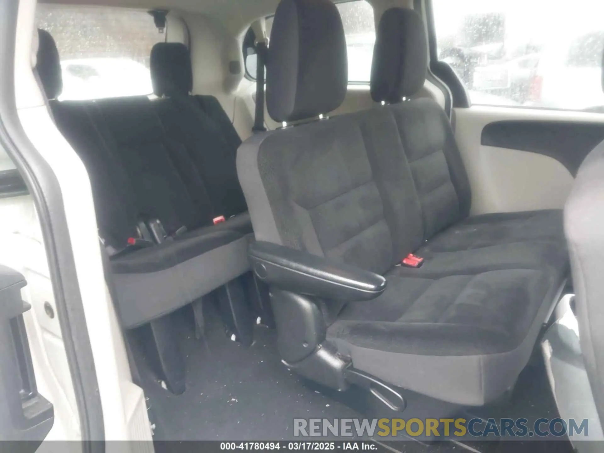 8 fotografías del automóvil dañado 2C4RDGBG4KR643362 DODGE GRAND CARAVAN 2019