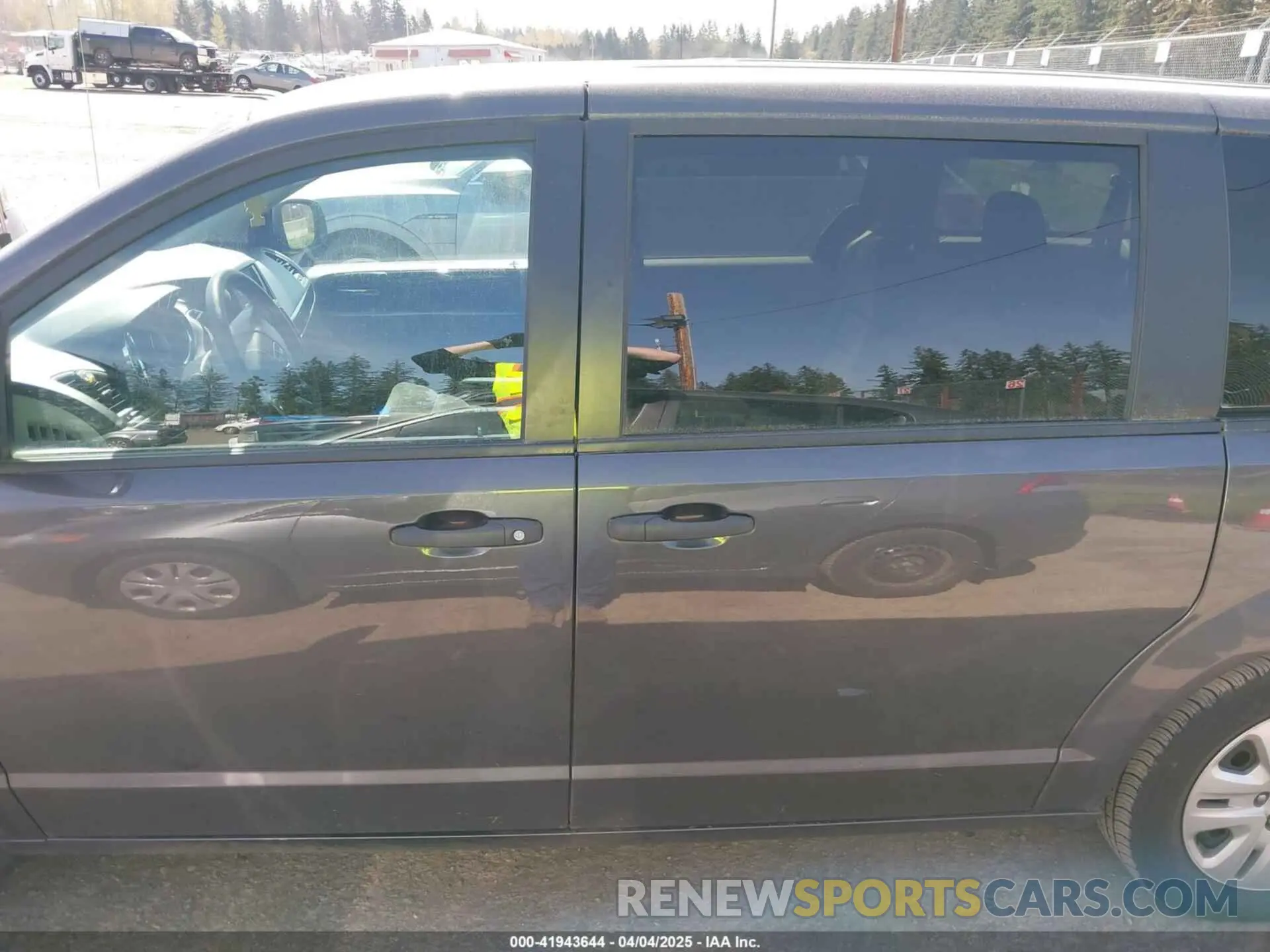 14 fotografías del automóvil dañado 2C4RDGBG4KR684025 DODGE GRAND CARAVAN 2019
