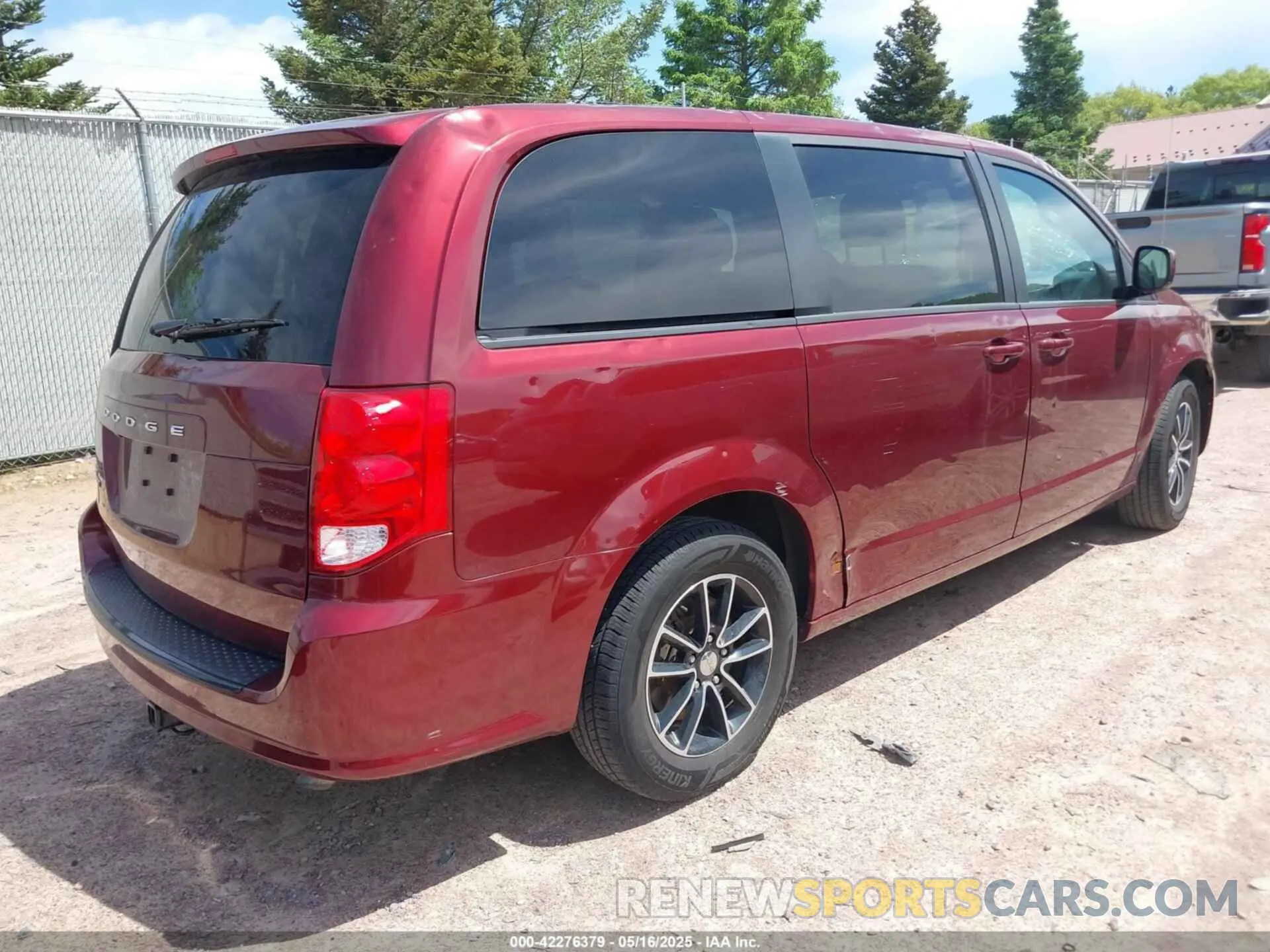 4 fotografías del automóvil dañado 2C4RDGBG6KR596576 DODGE GRAND CARAVAN 2019